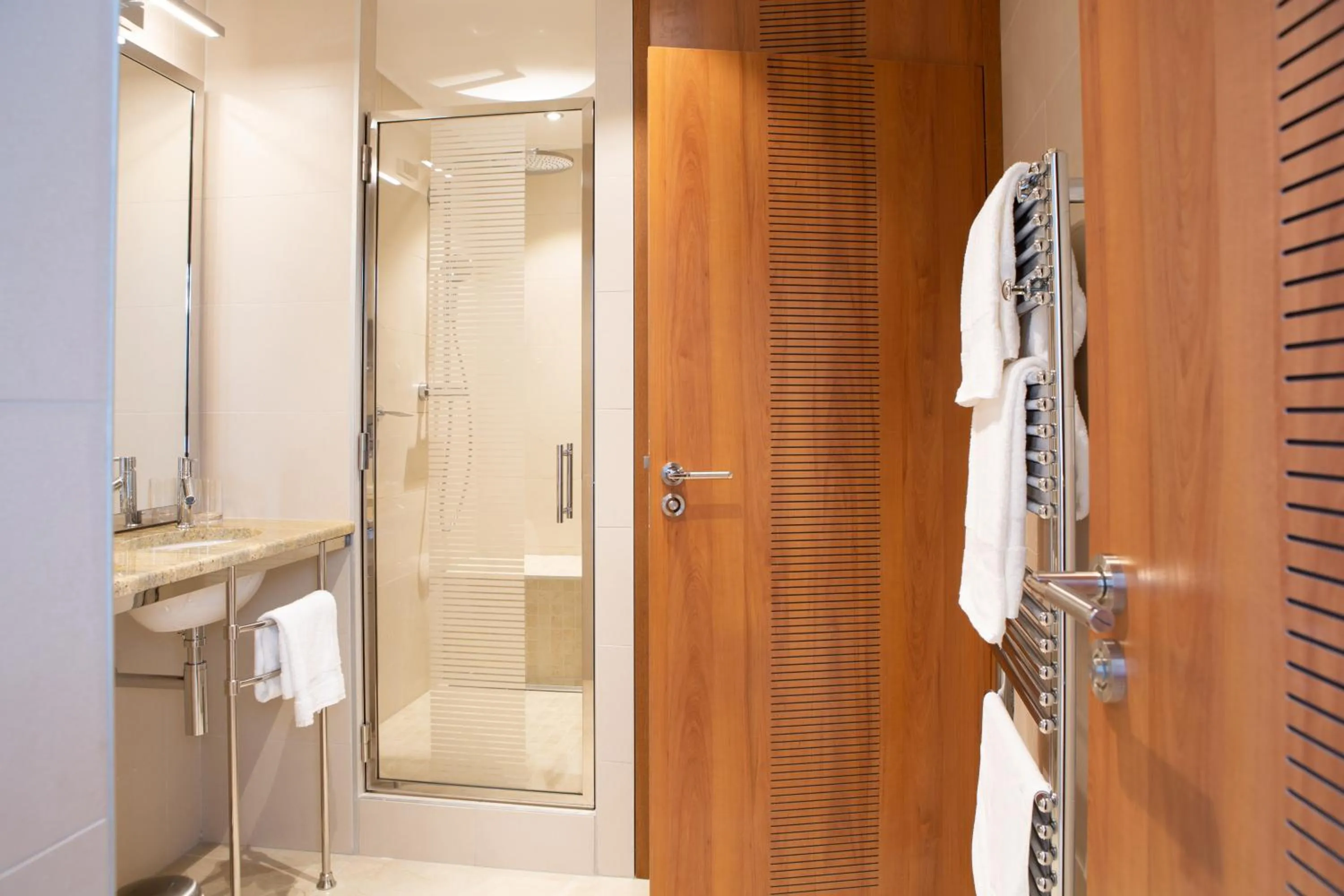 Shower in Hotel Le Clos De La Vouge