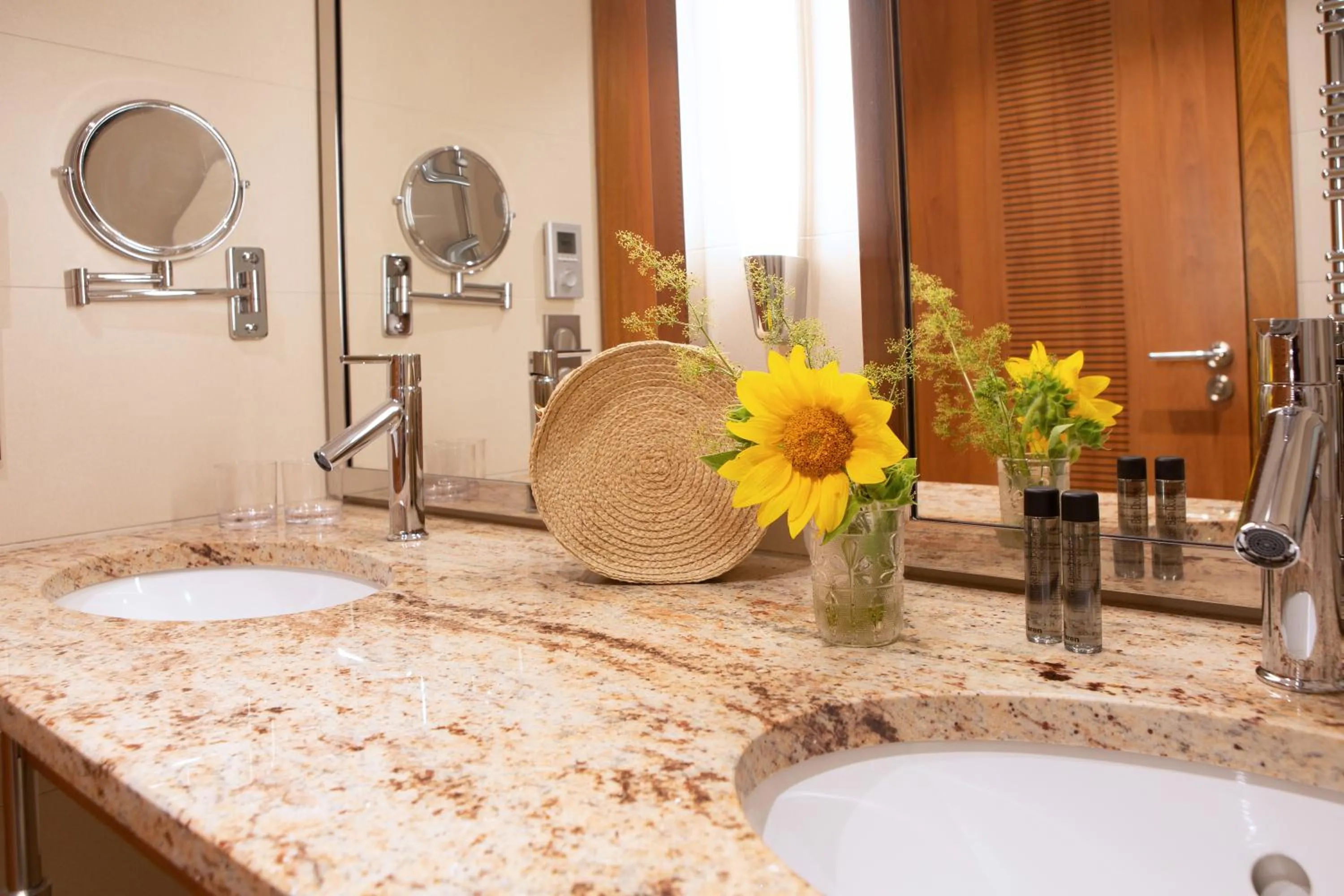 Shower in Hotel Le Clos De La Vouge