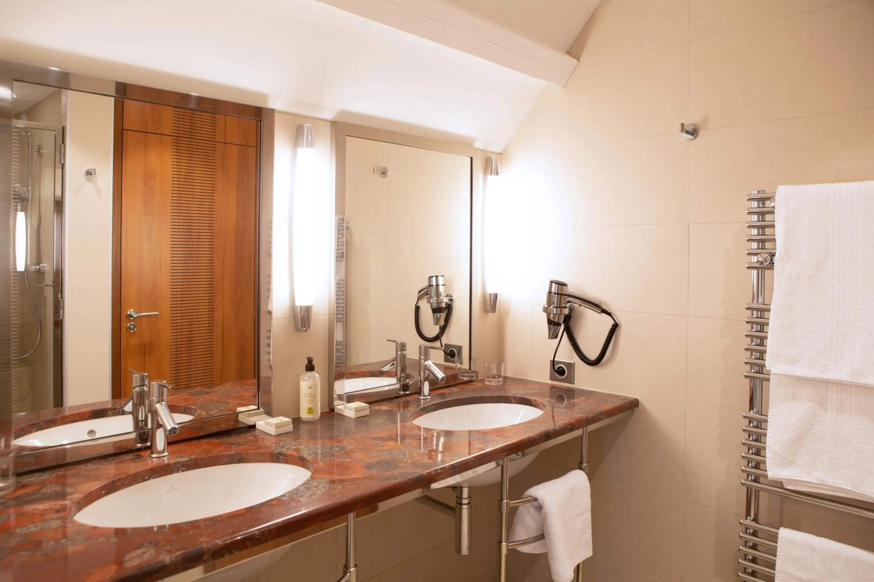 Bathroom in Hotel Le Clos De La Vouge
