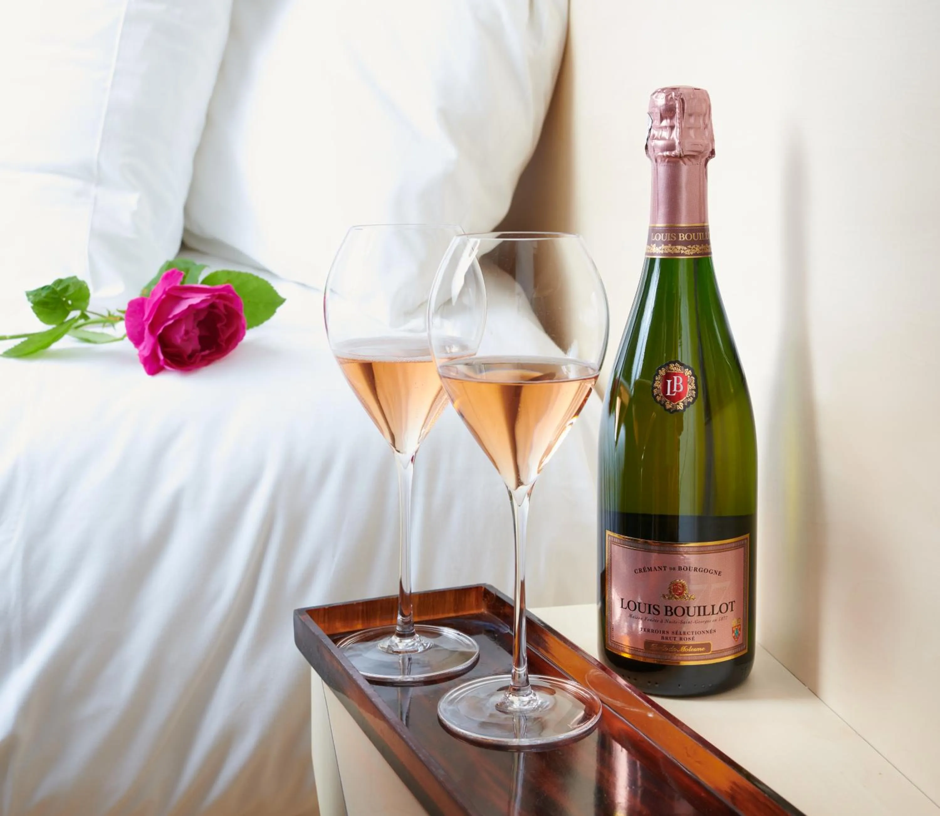 Alcoholic drinks, Bed in Hotel Le Clos De La Vouge