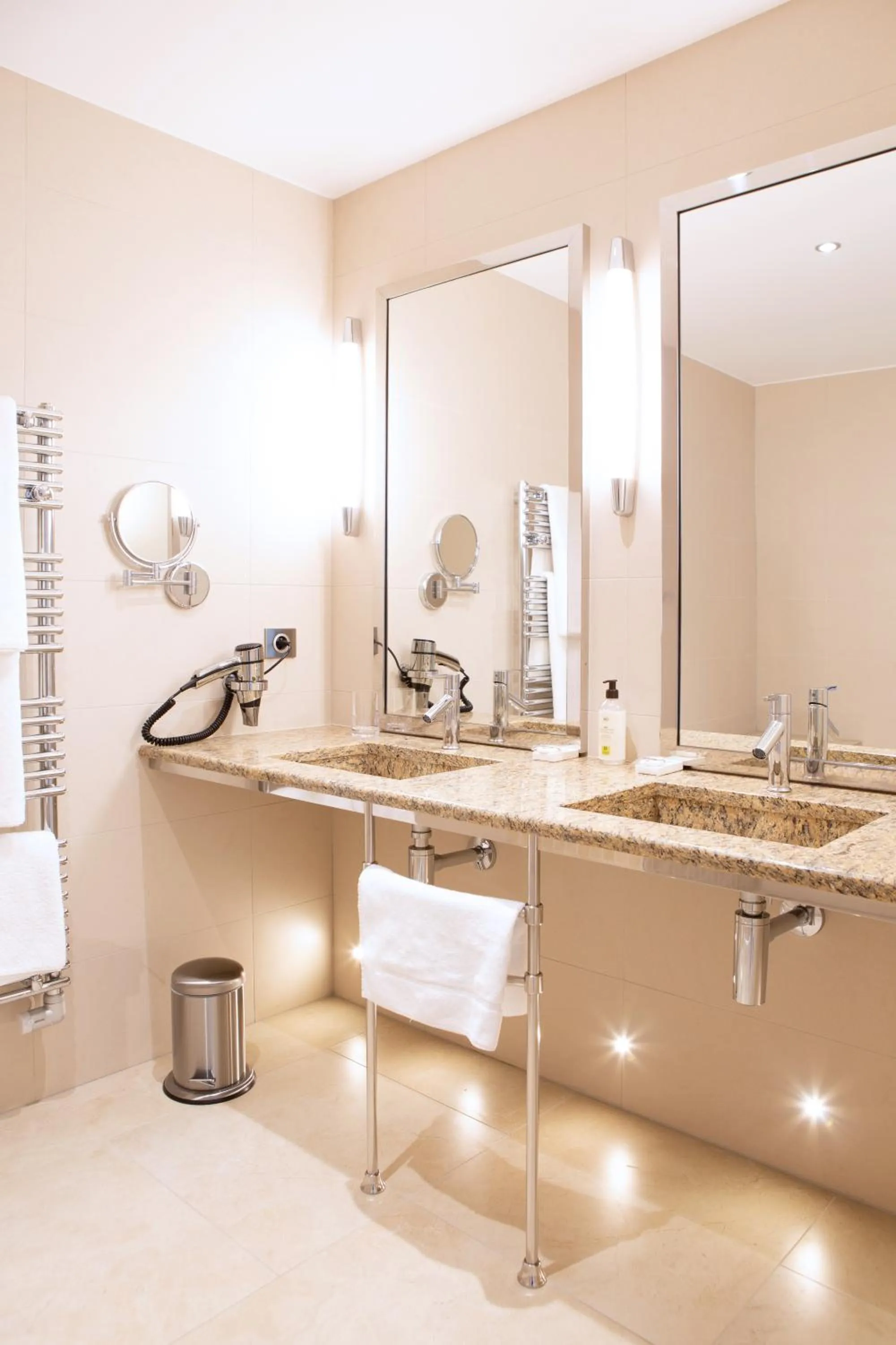 Bathroom in Hotel Le Clos De La Vouge