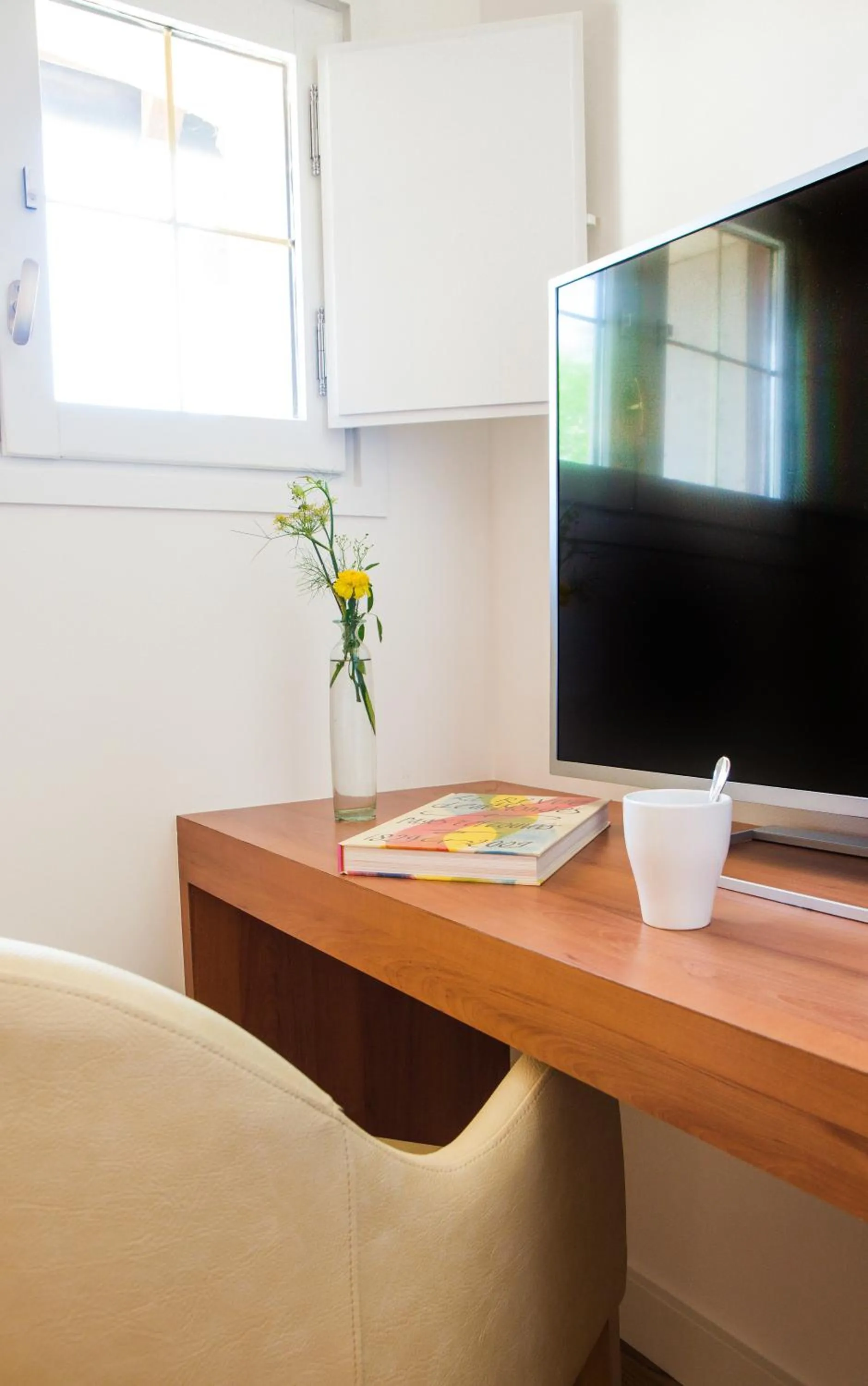 TV and multimedia in Hotel Le Clos De La Vouge