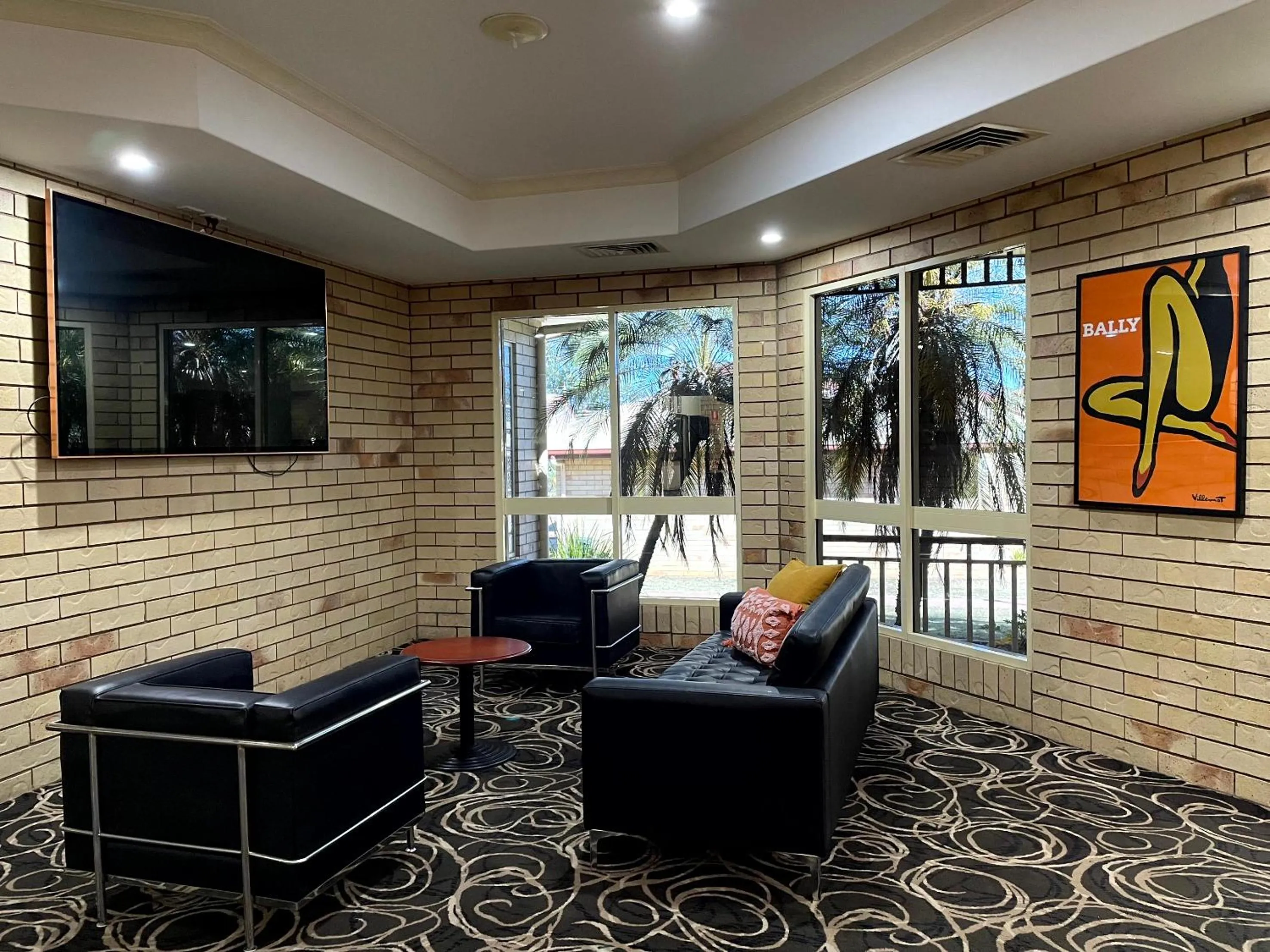Seating area in Western Heritage Motor Inn