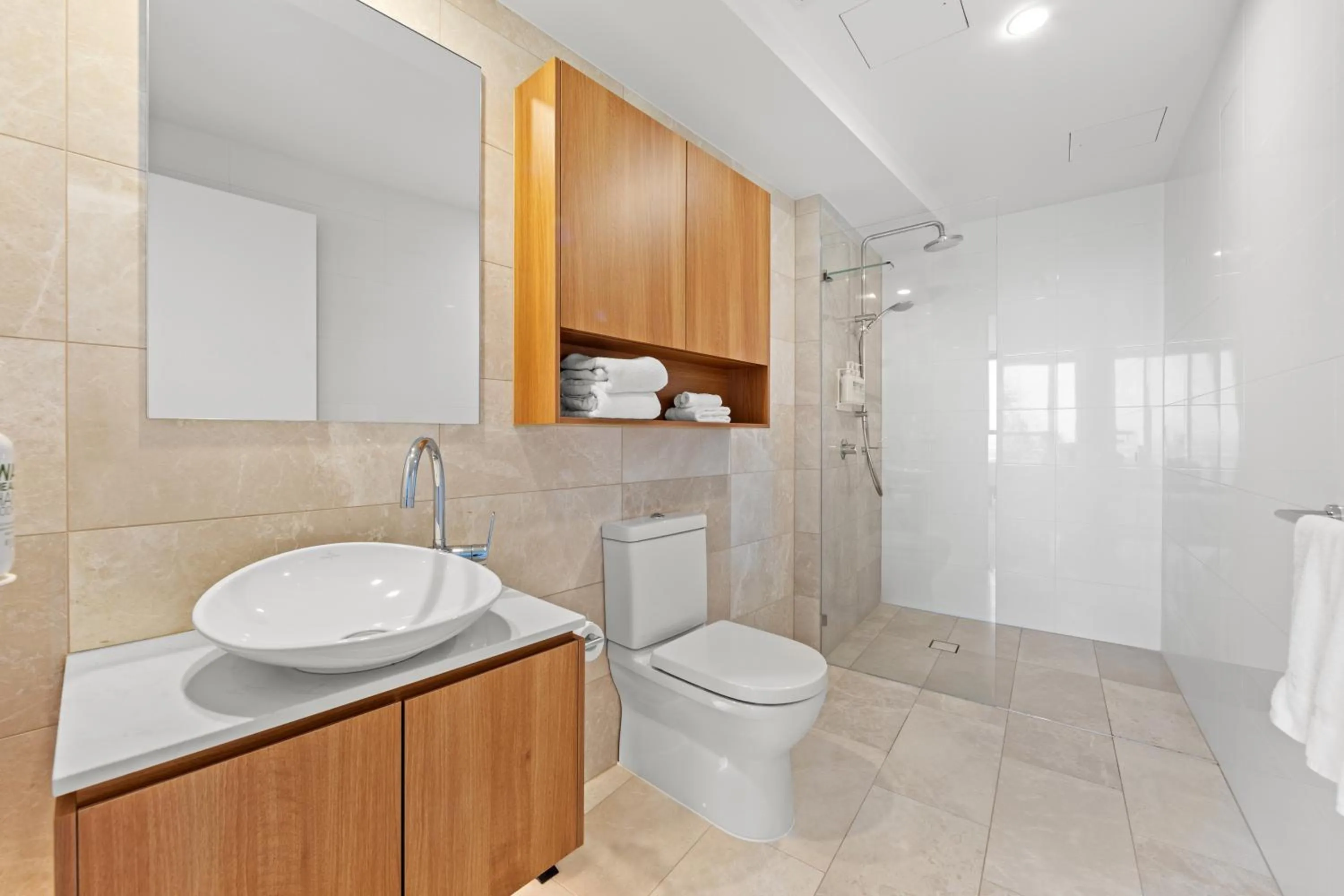 Shower in Brisbane Skytower by CLLIX