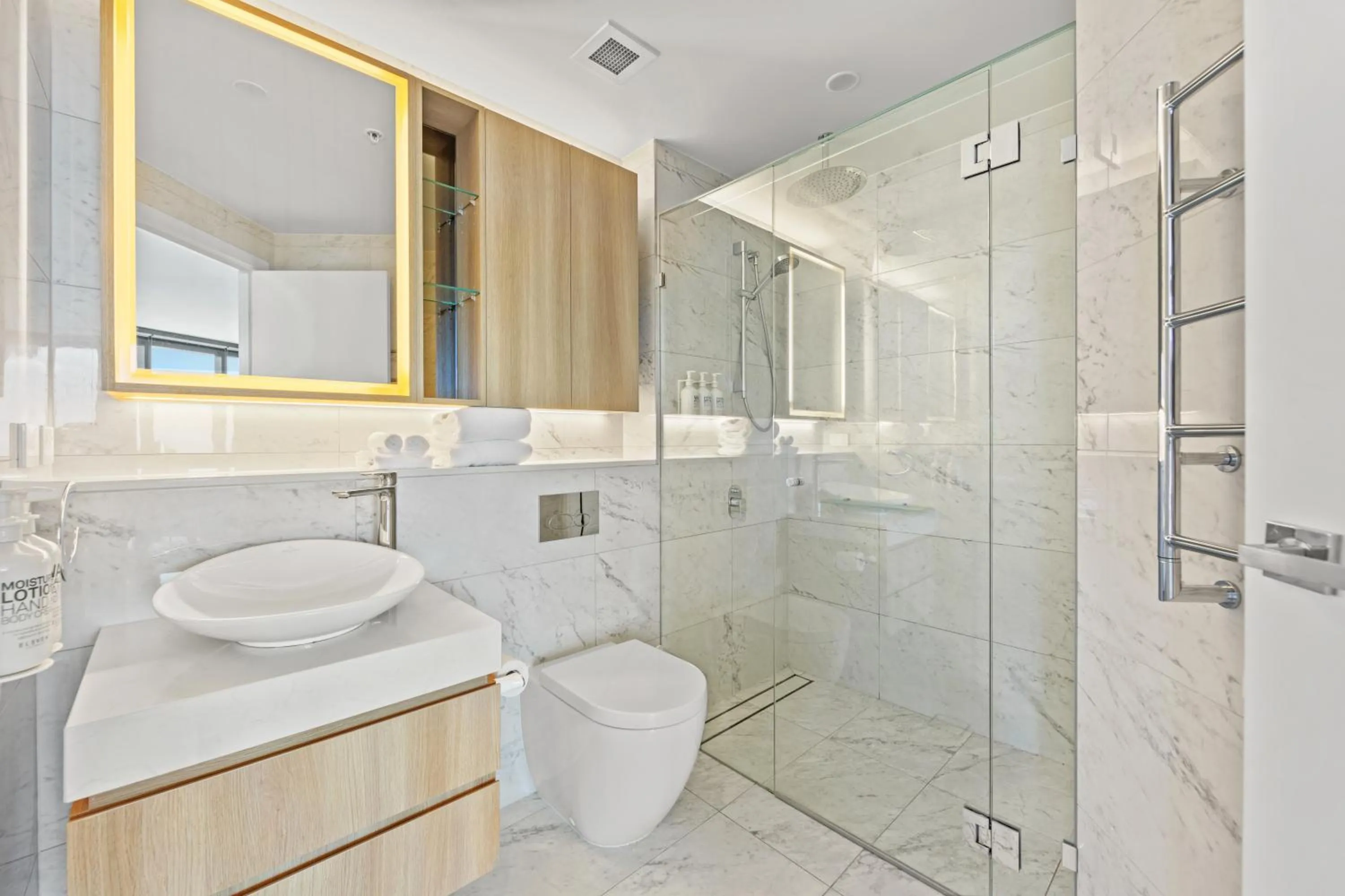 Shower in Brisbane Skytower by CLLIX