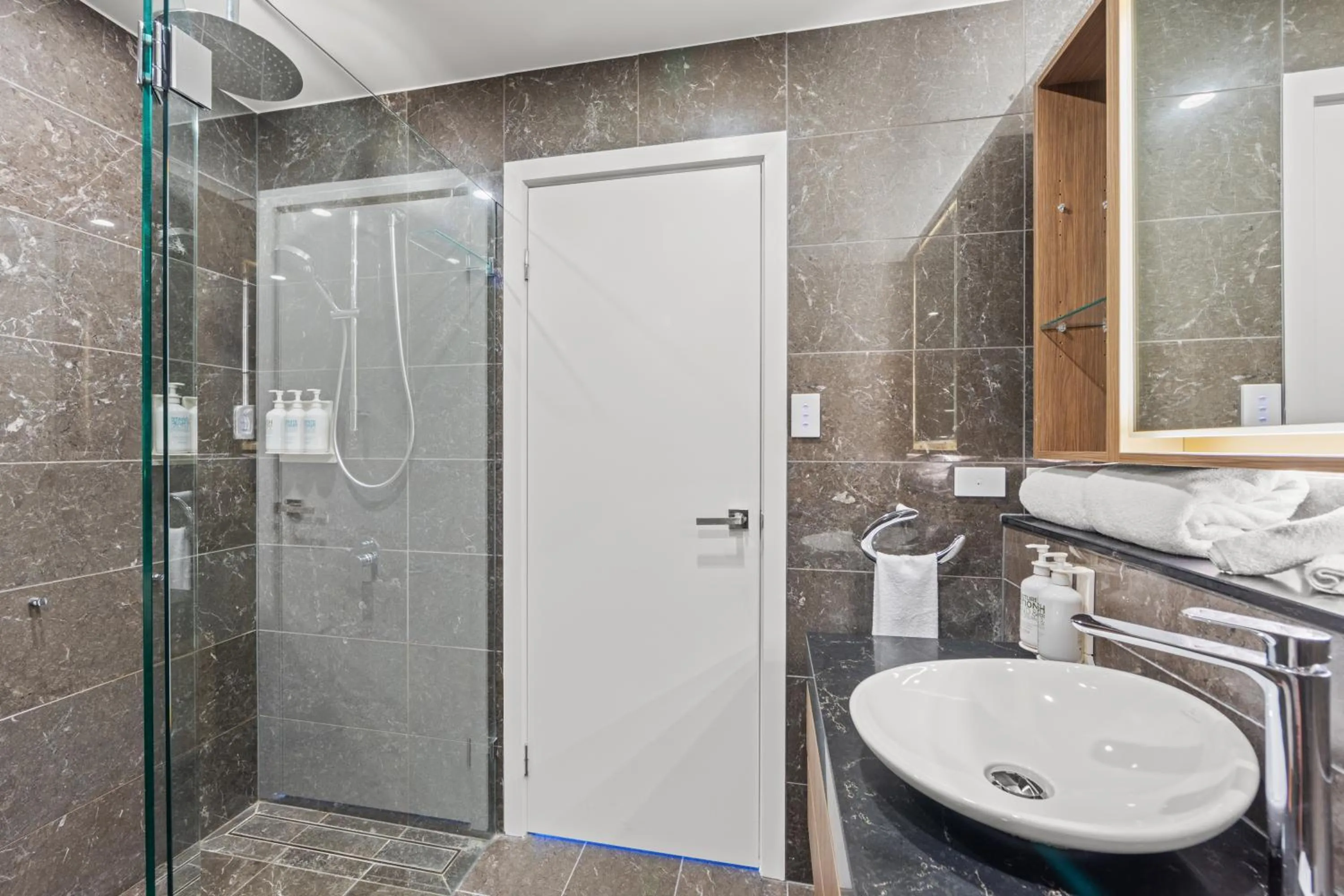 Shower in Brisbane Skytower by CLLIX