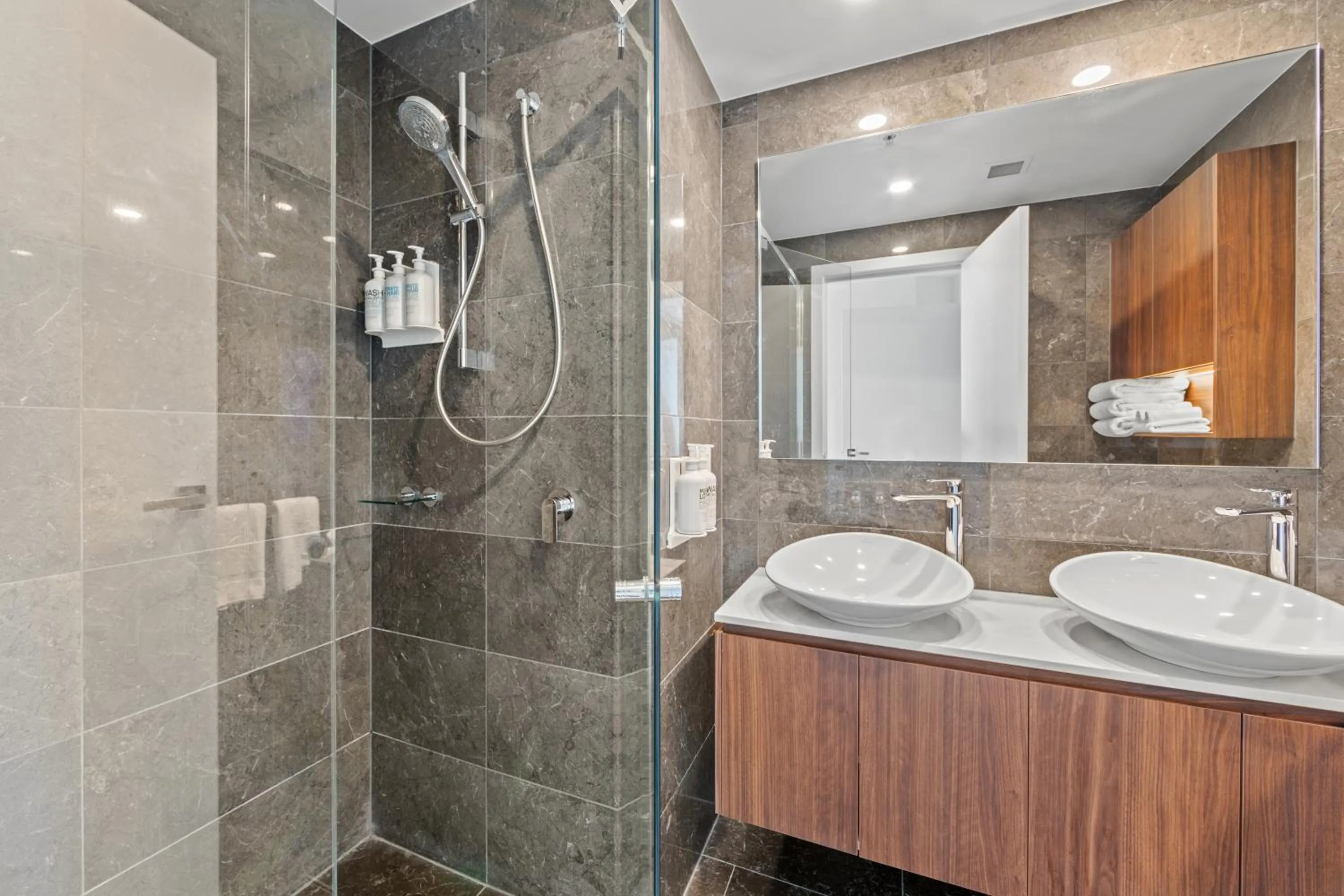 Shower in Brisbane Skytower by CLLIX