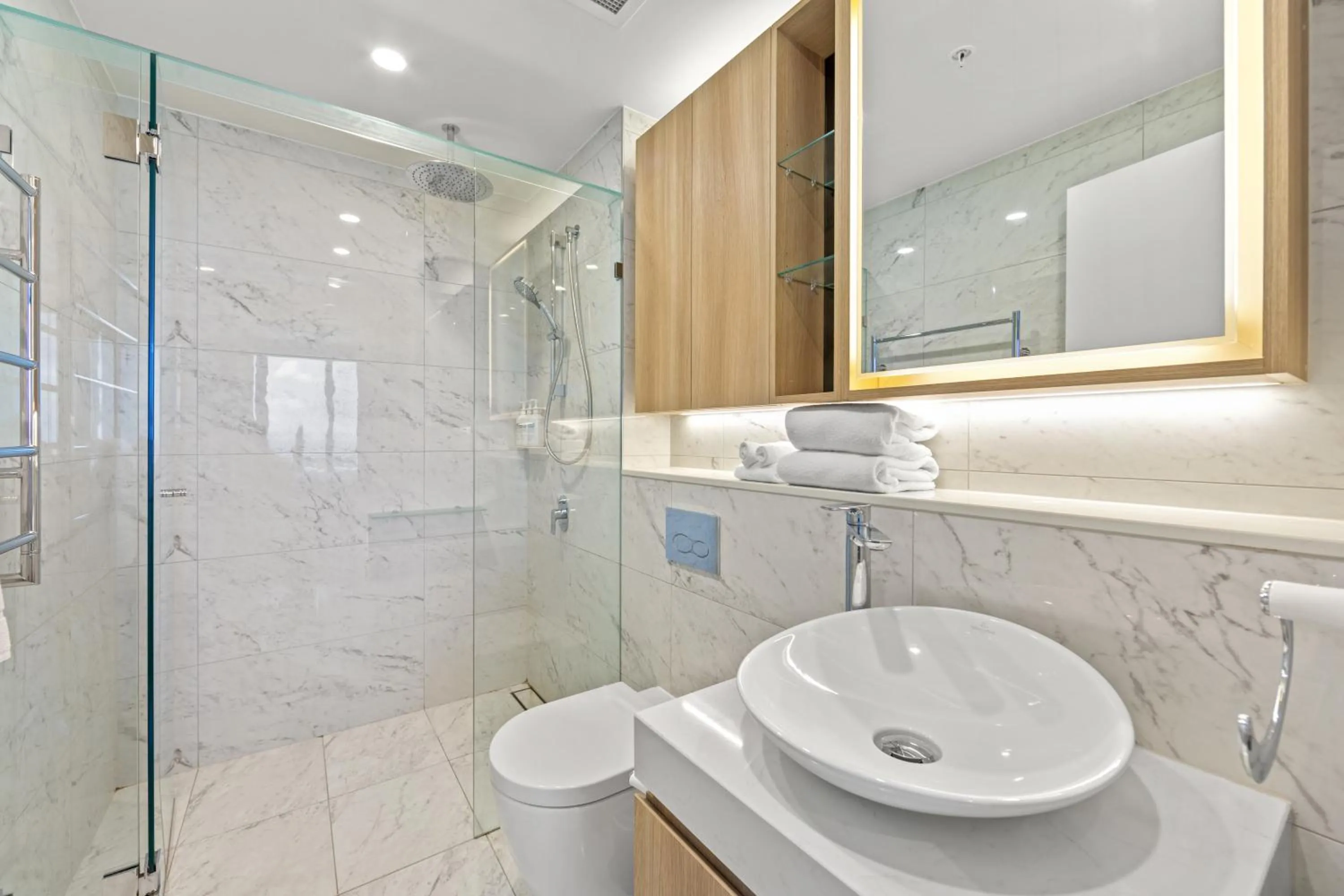 Shower in Brisbane Skytower by CLLIX