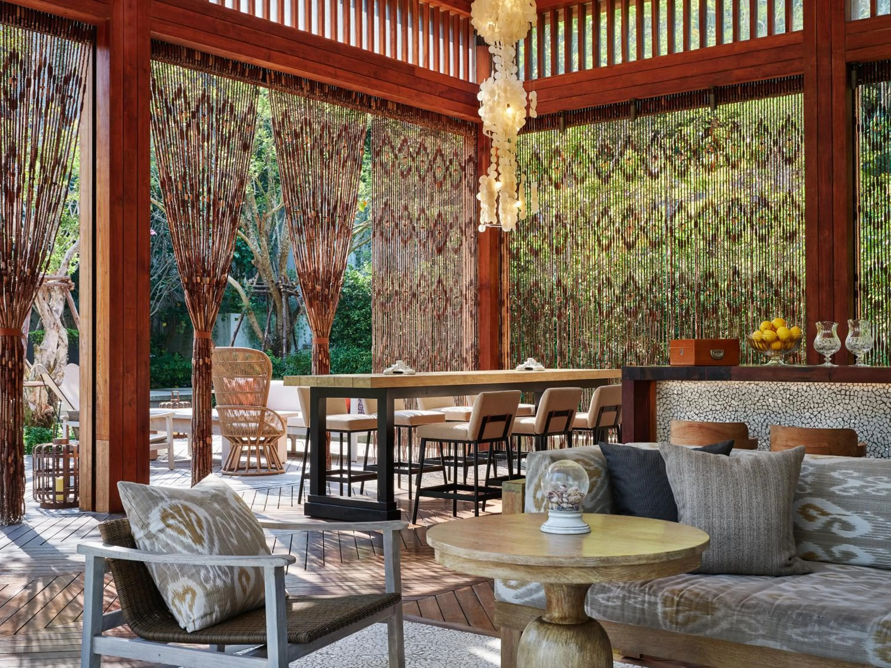 Lounge or bar in Rosewood Phuket