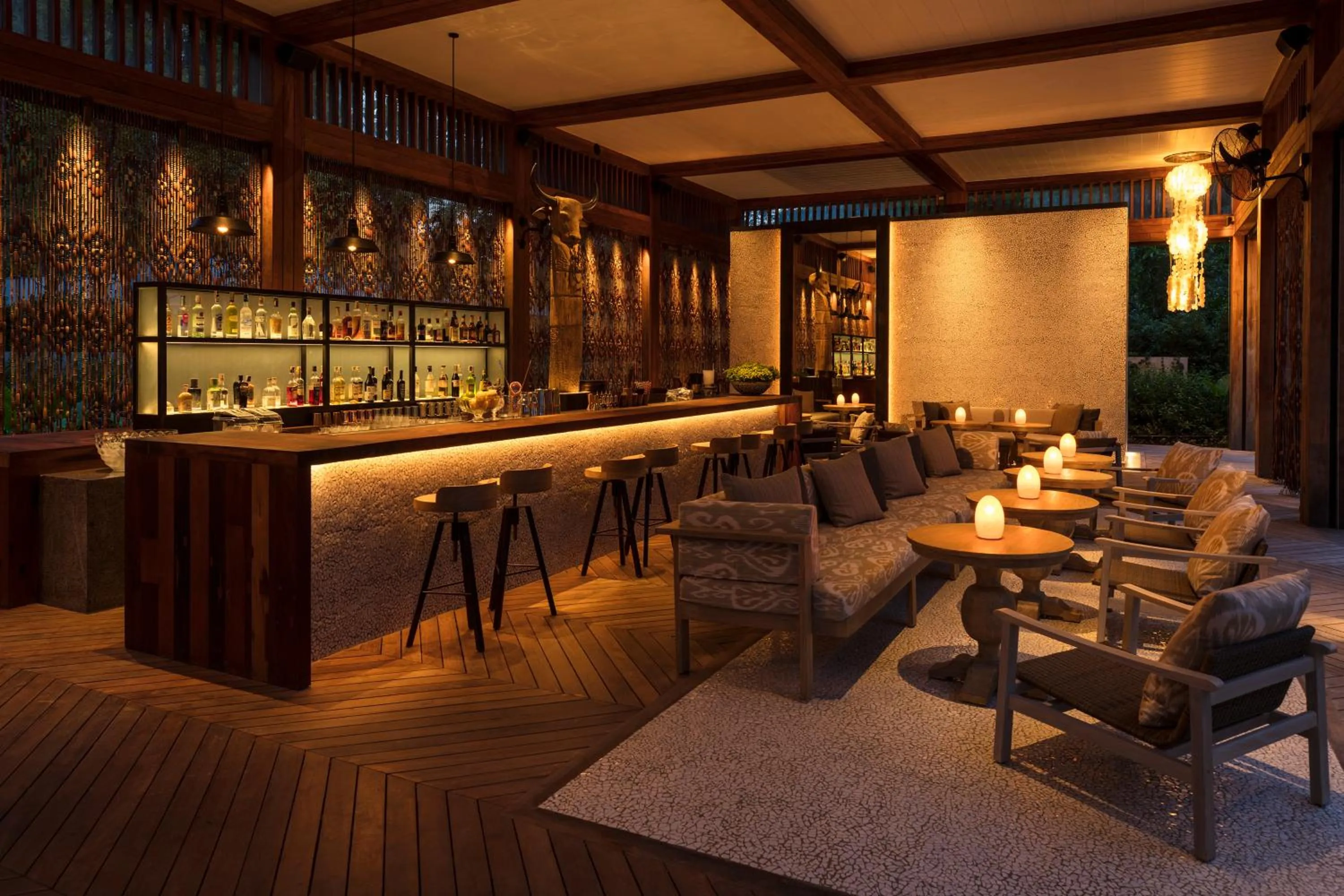 Lounge or bar in Rosewood Phuket