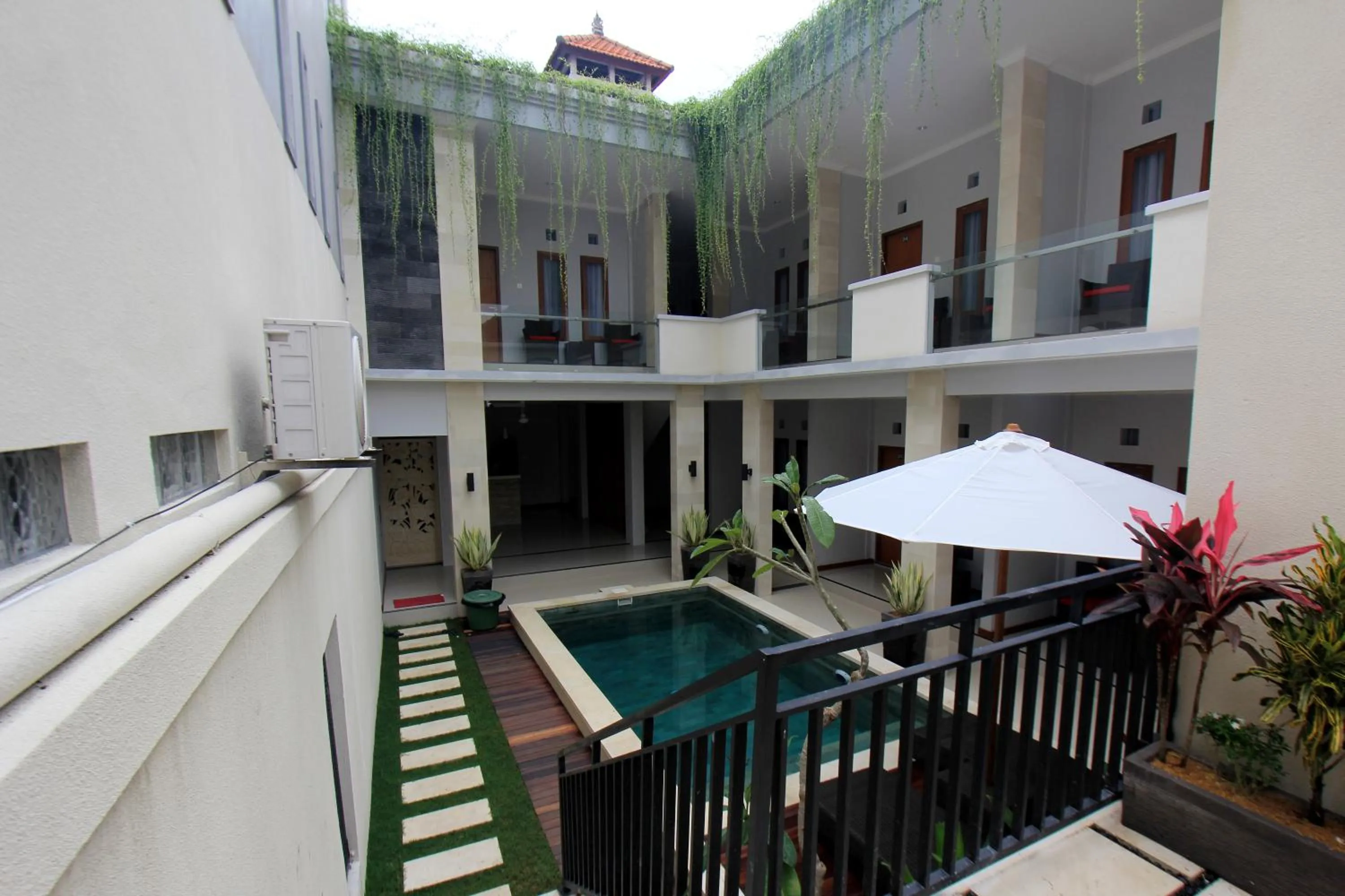 Property building in Tom Guest House