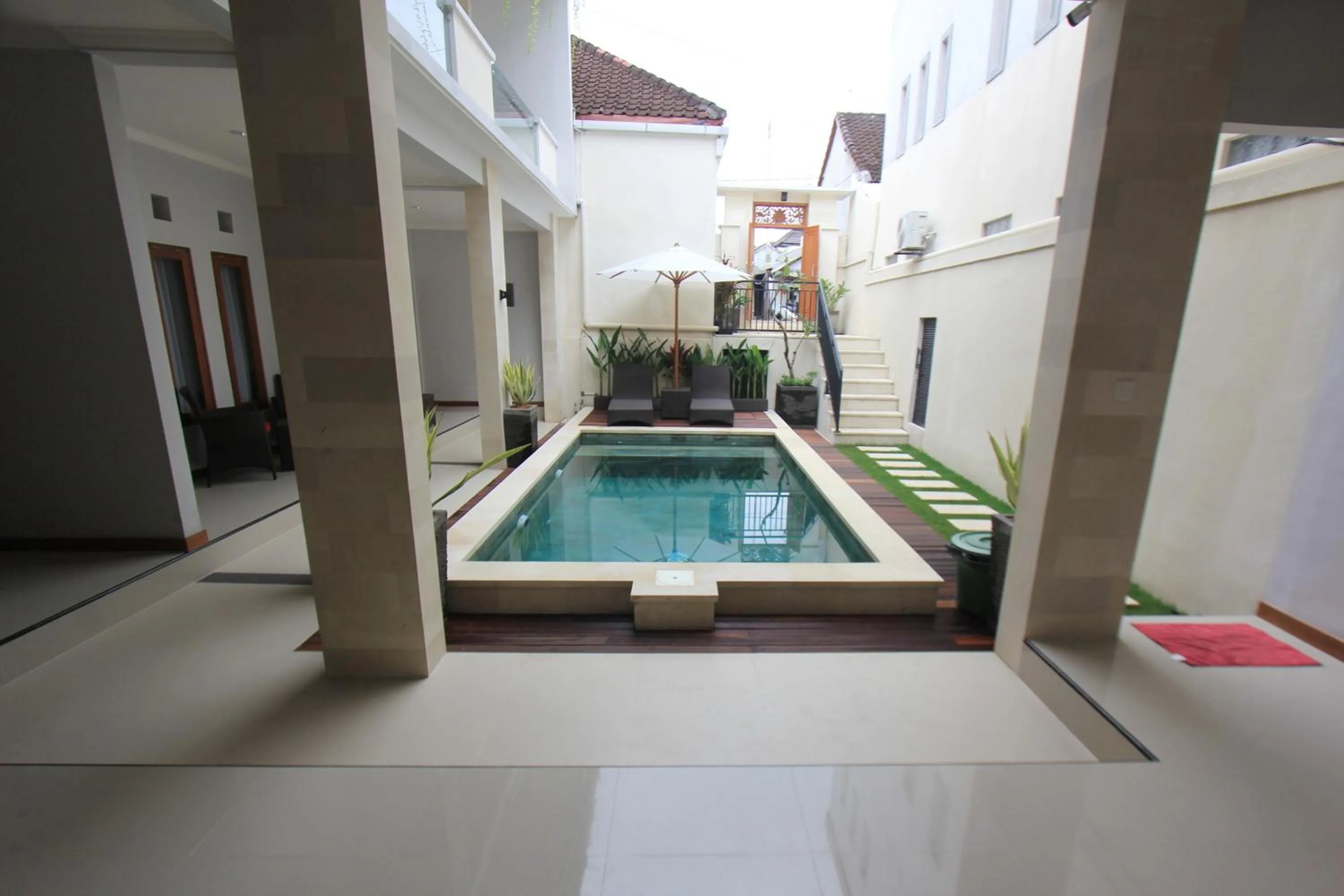 Pool view in Tom Guest House