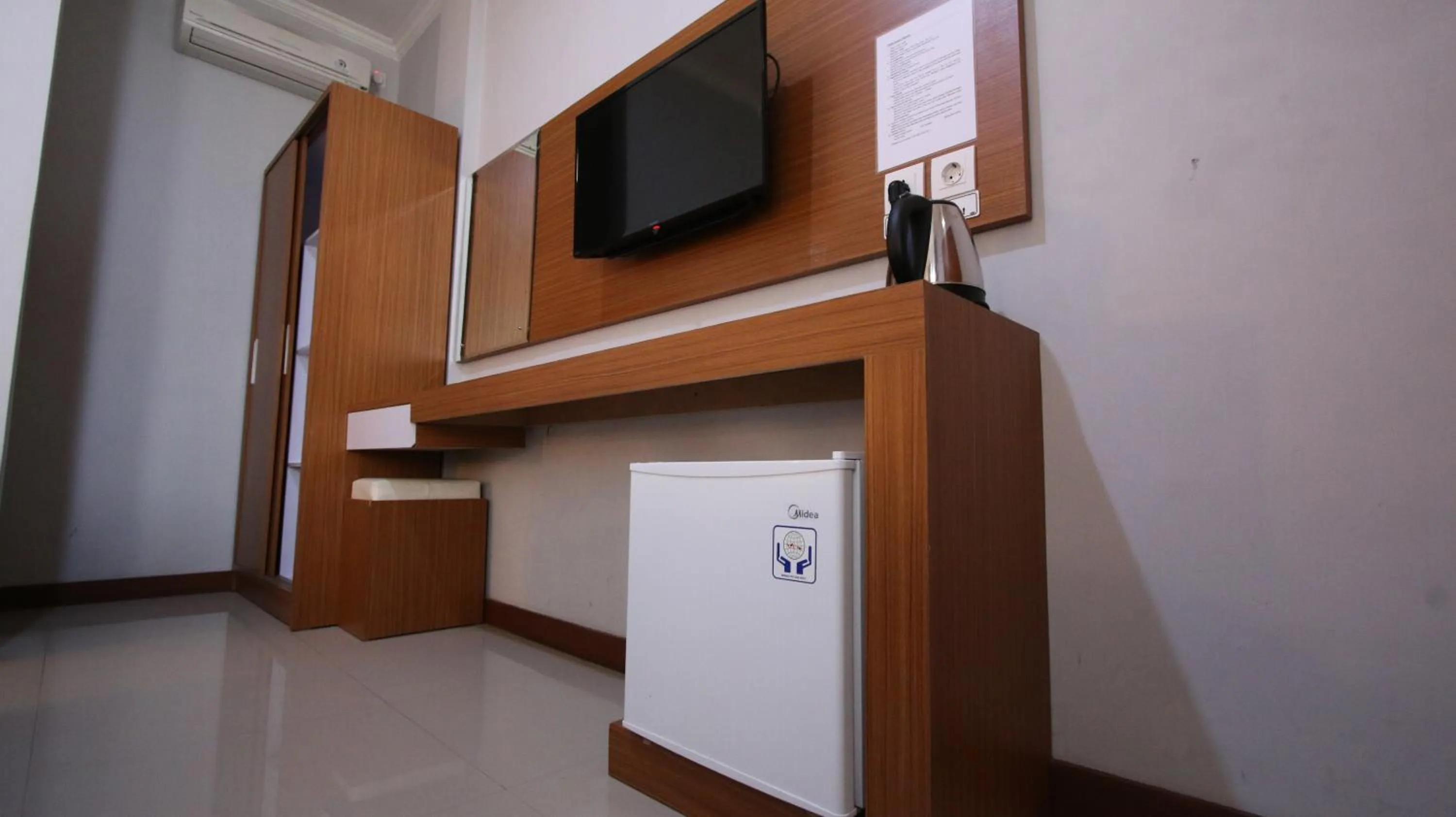 Communal lounge/ TV room in Tom Guest House