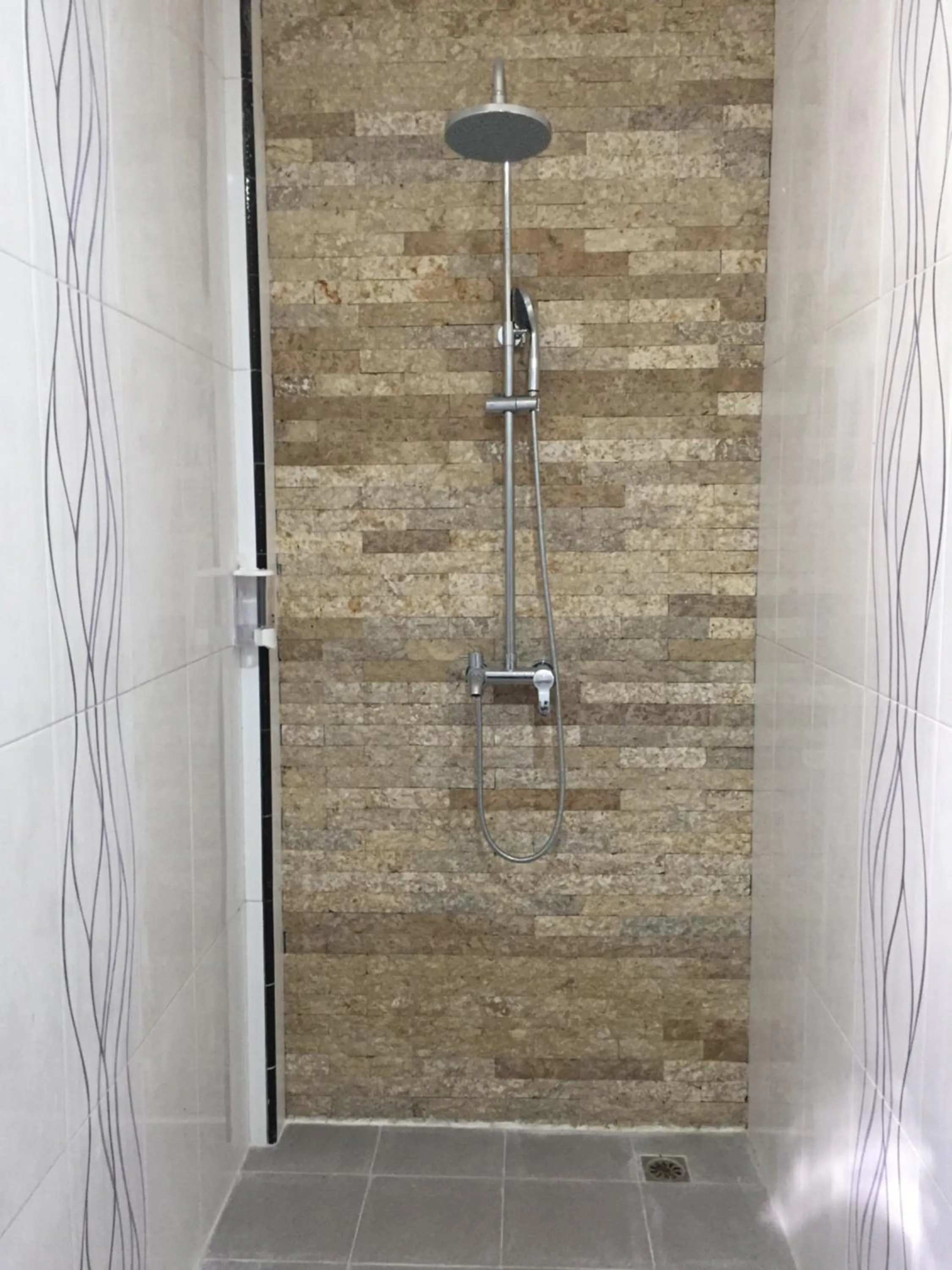 Shower in Tom Guest House