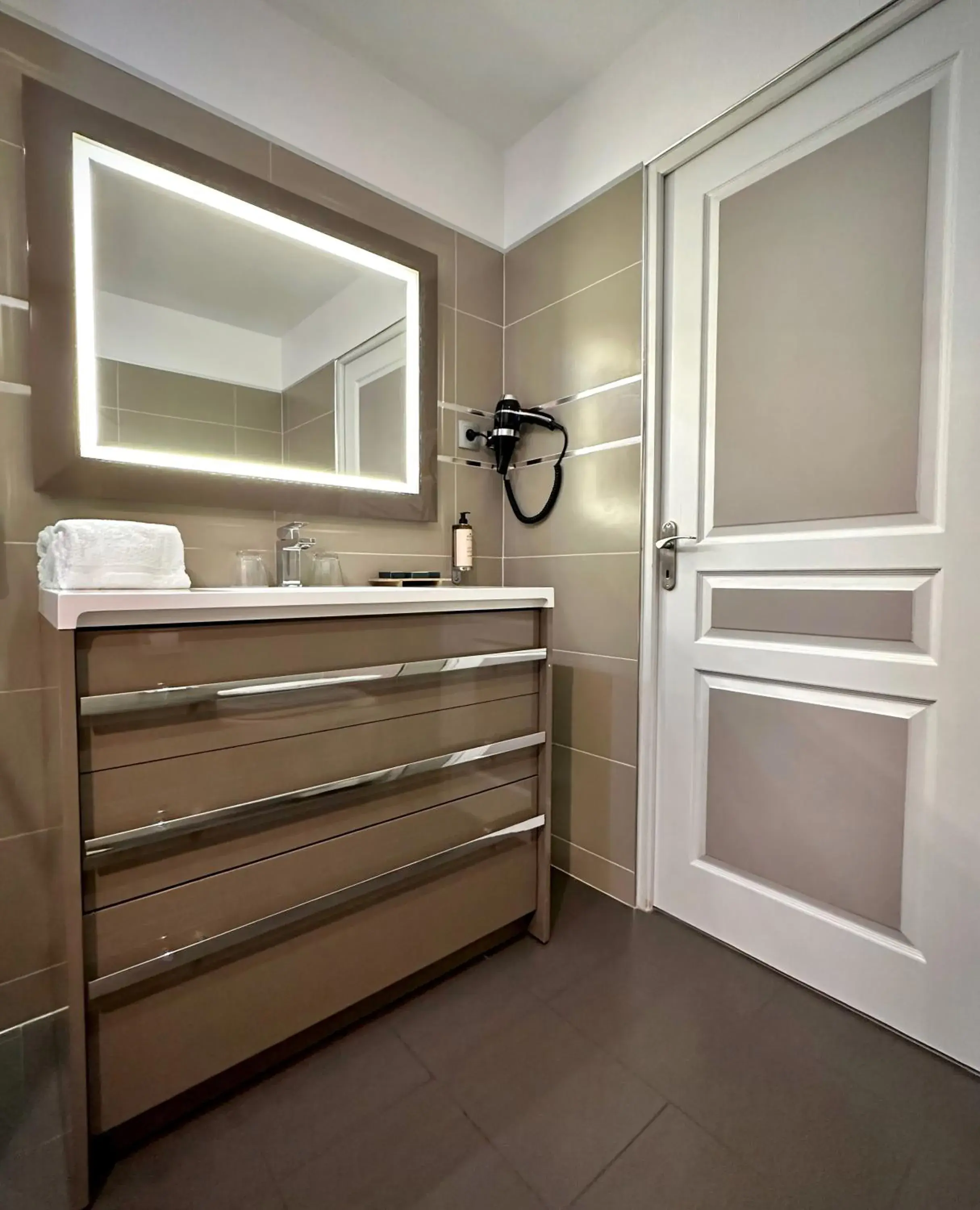 Prestige Double or Twin Room in Negrecoste Hôtel & Spa Prestige Double or Twin Room in Negrecoste Hôtel & Spa