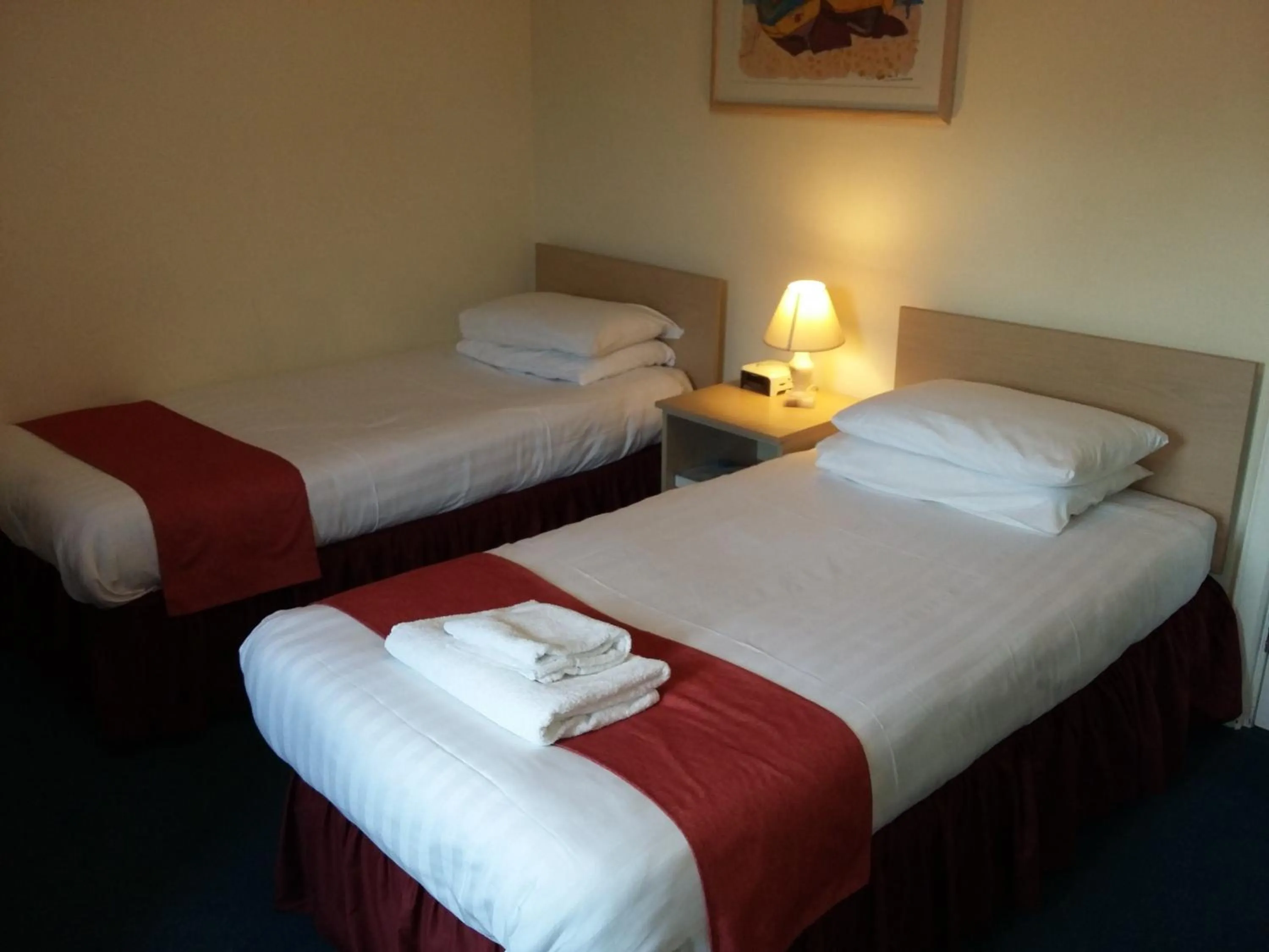 Photo of the whole room, Bed in Hinsley Hall