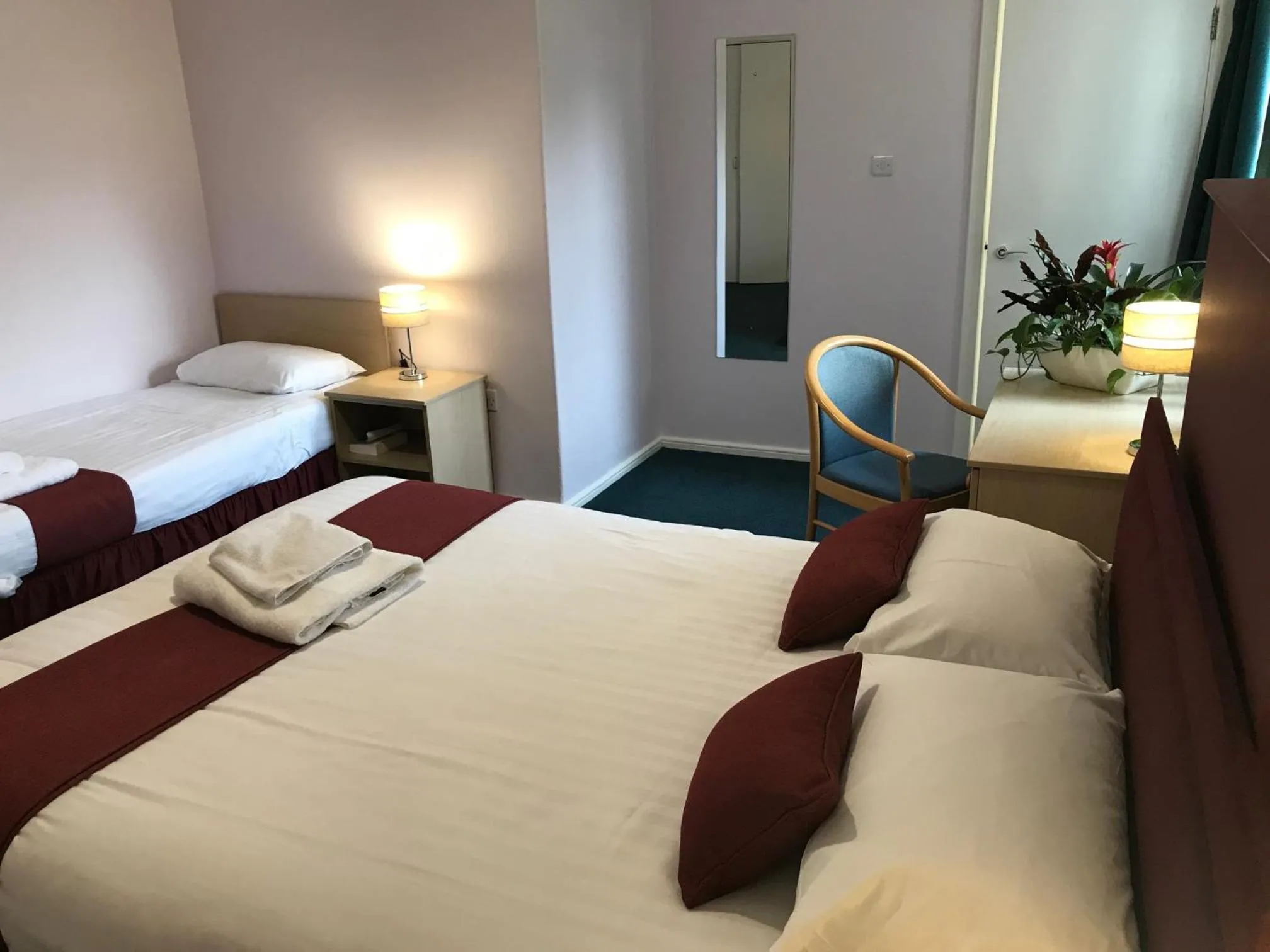 Photo of the whole room, Bed in Hinsley Hall