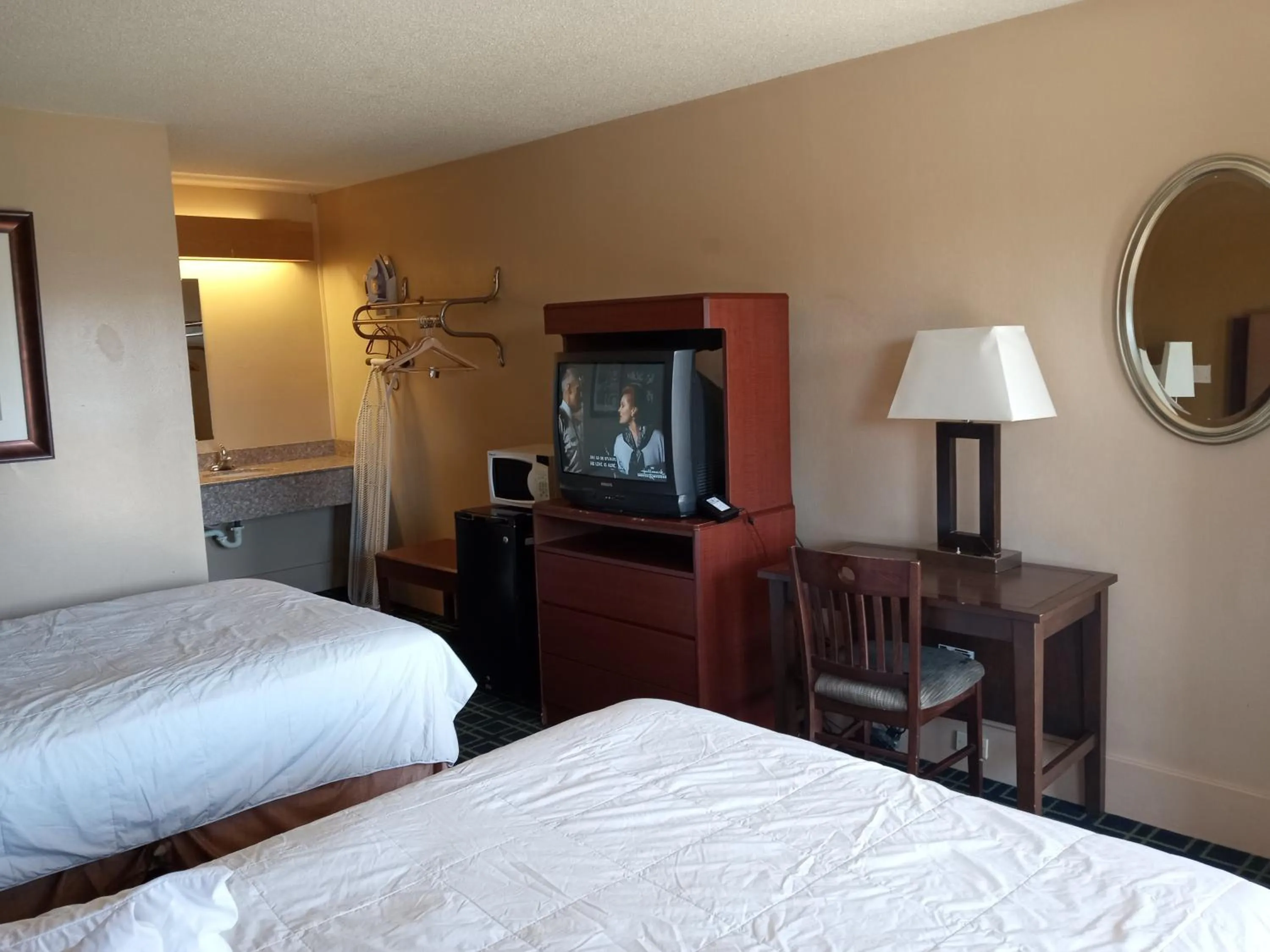 Bed in Hilltop Inn Pittsburgh