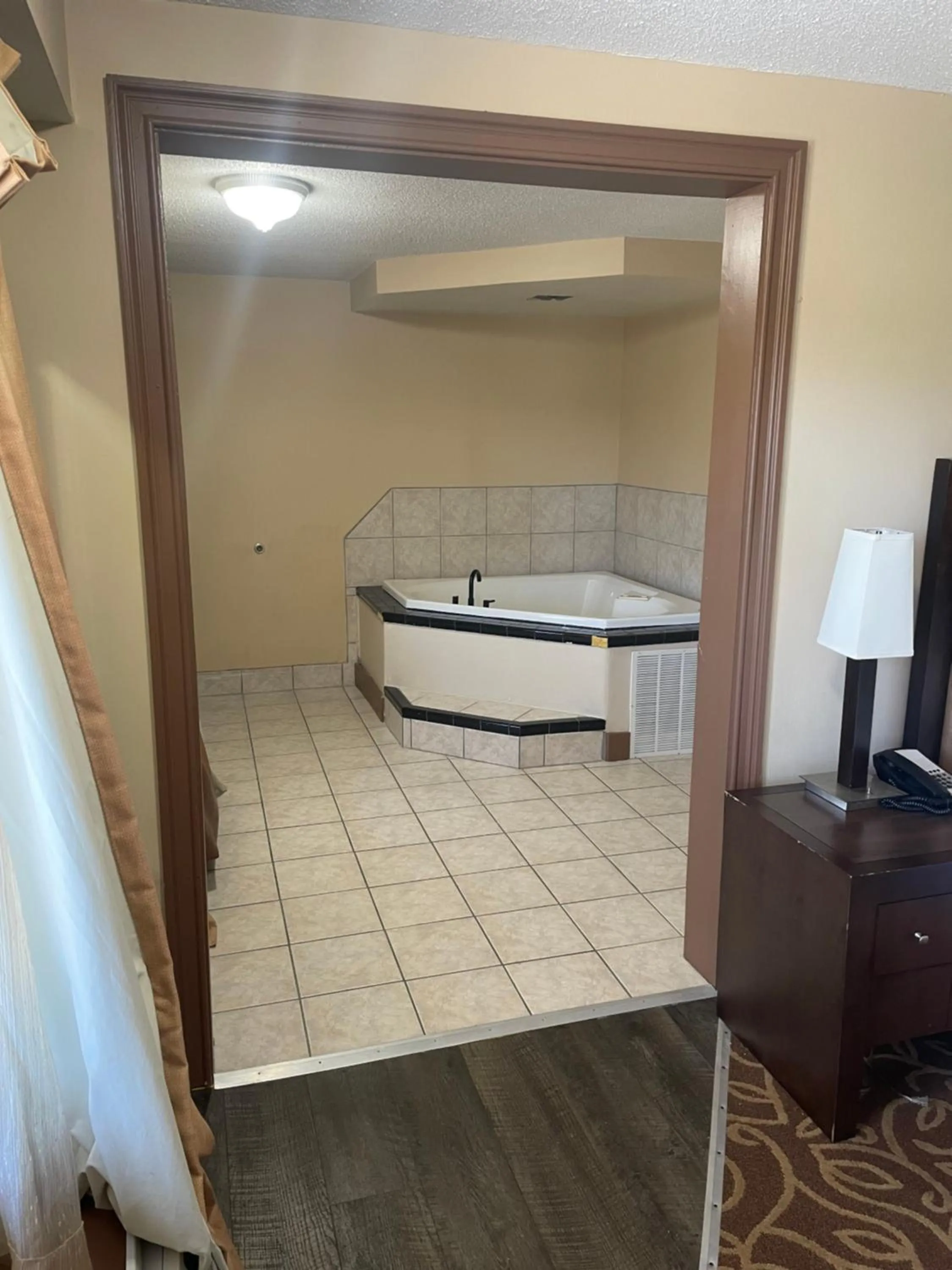 Bed in Hilltop Inn Pittsburgh