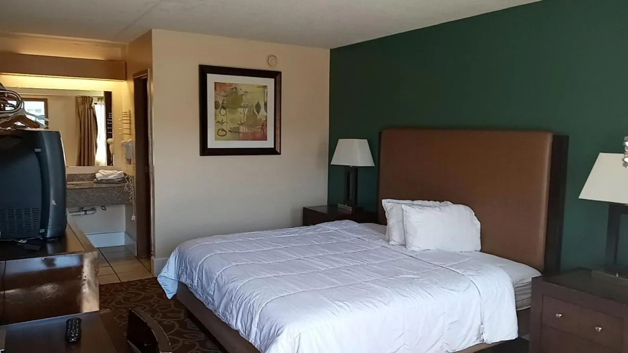 Bed in Hilltop Inn Pittsburgh