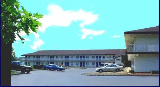 Facade/entrance in Hilltop Inn Pittsburgh