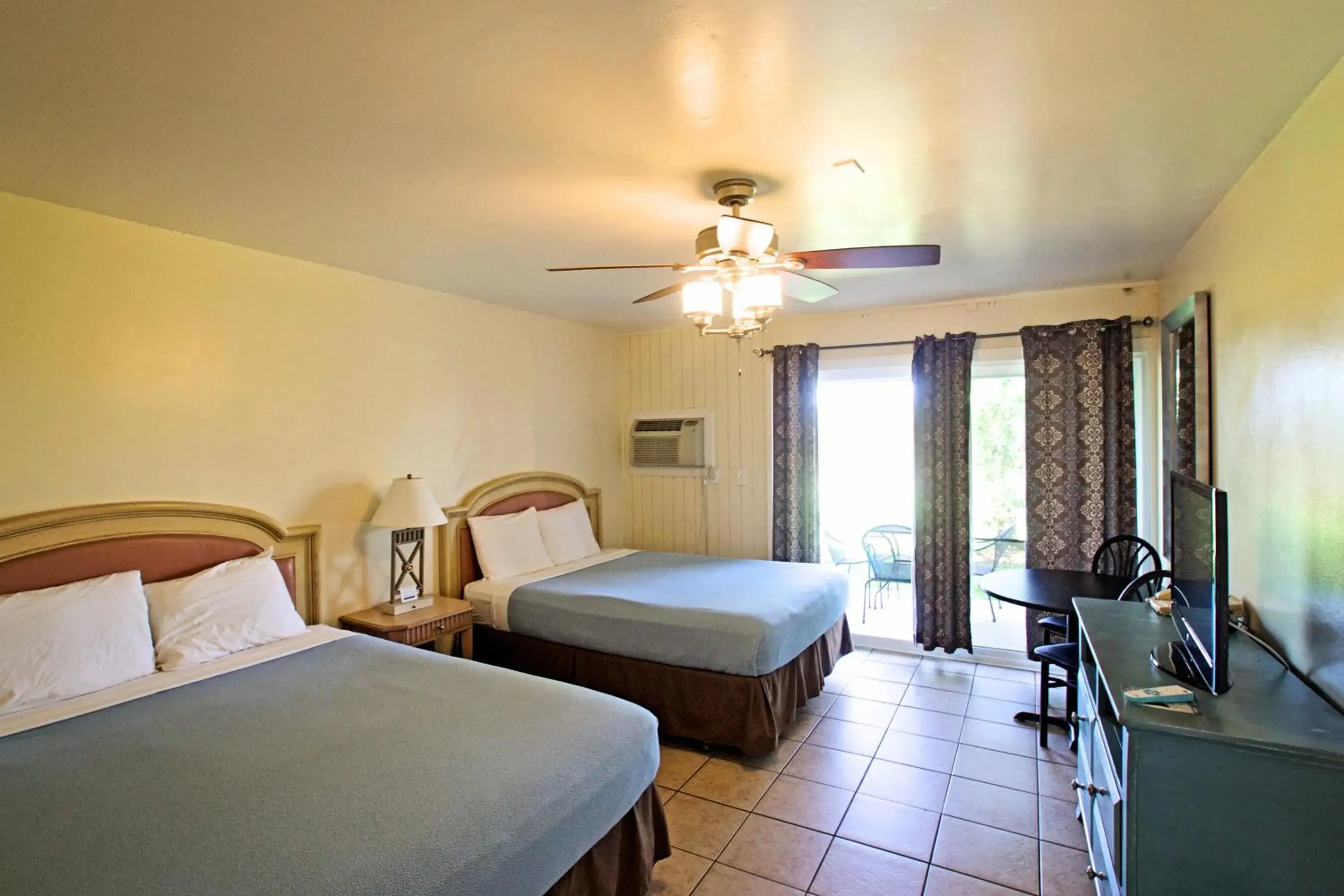 Two Queen Beds with Patio Pet Friendly in Ocean Villa Inn Two Queen Beds with Patio Pet Friendly in Ocean Villa Inn