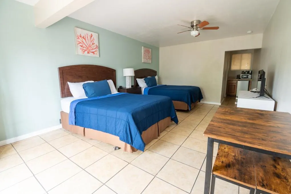 Bed in Ocean Villa Inn