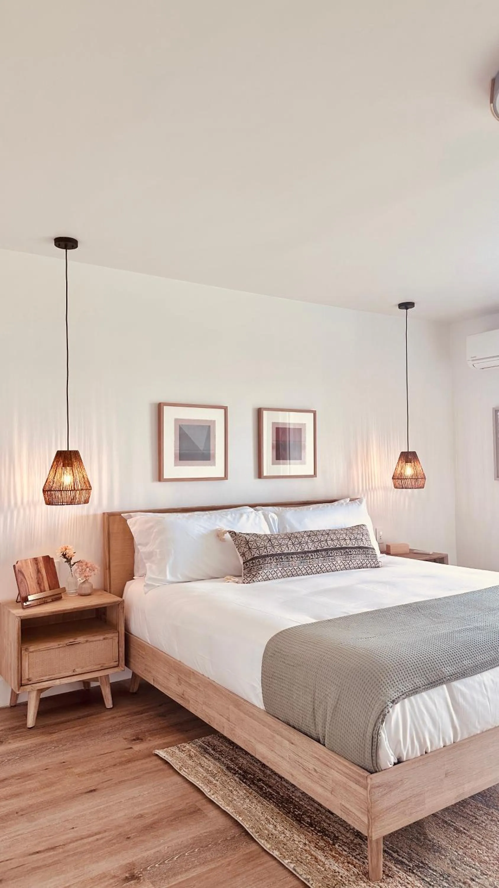 Bed in Ocean Villa Inn