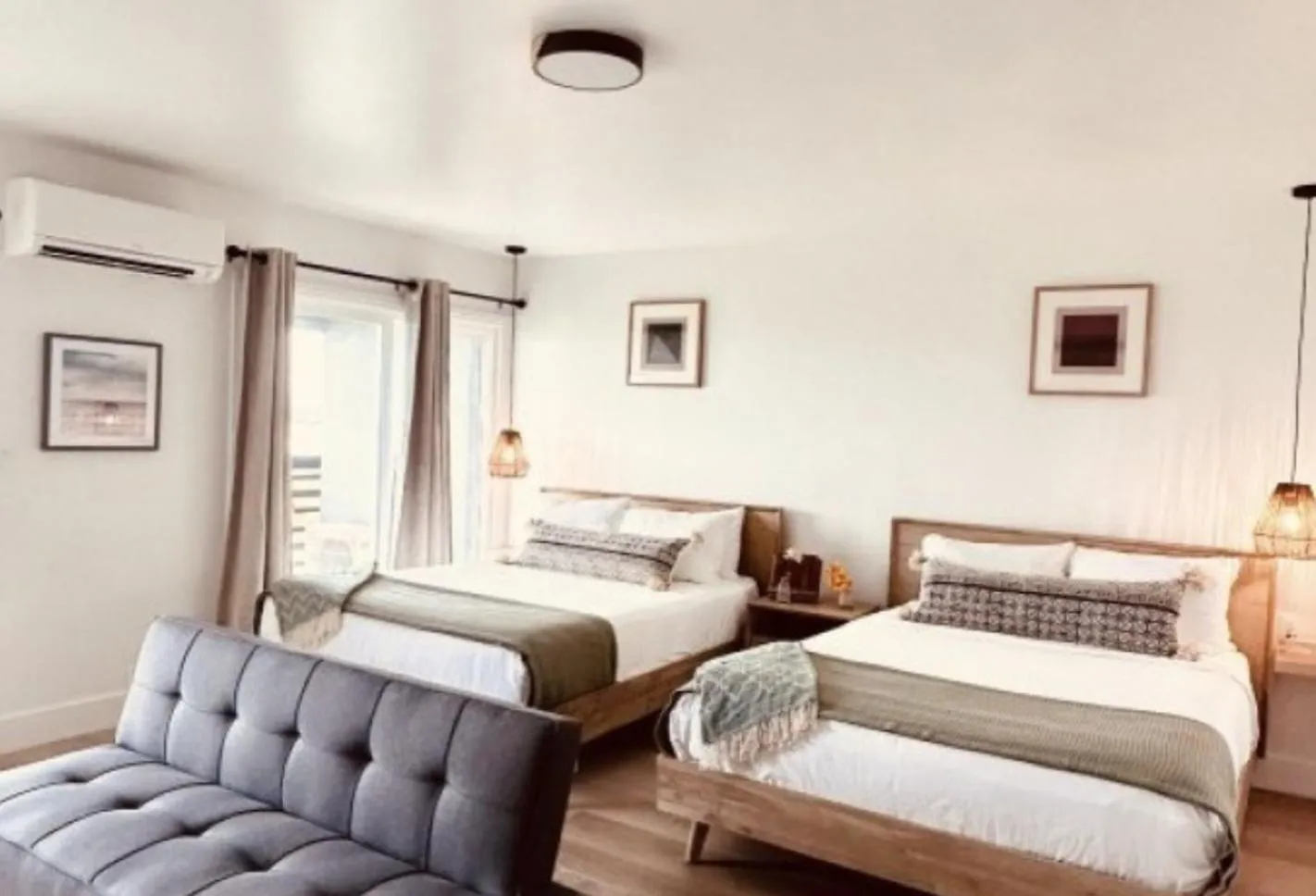 Bed in Ocean Villa Inn