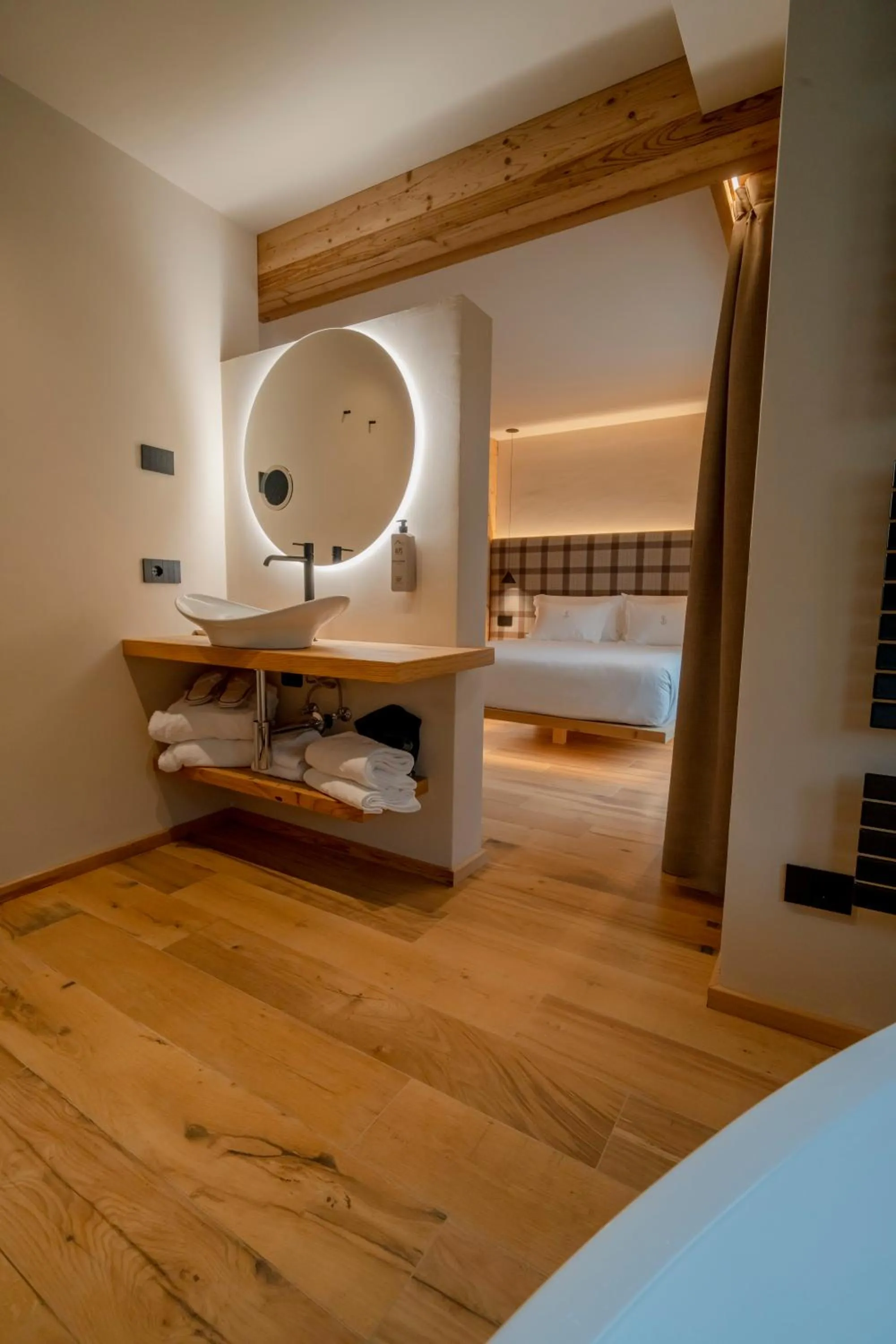 Bathroom, Bed in Hotel San Lorenzo