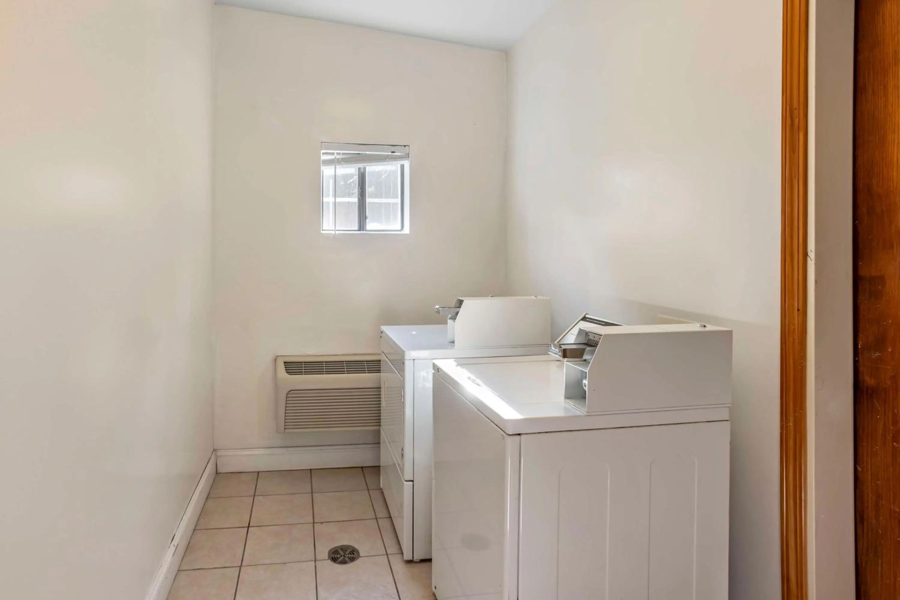 laundry in Best Western Monticello