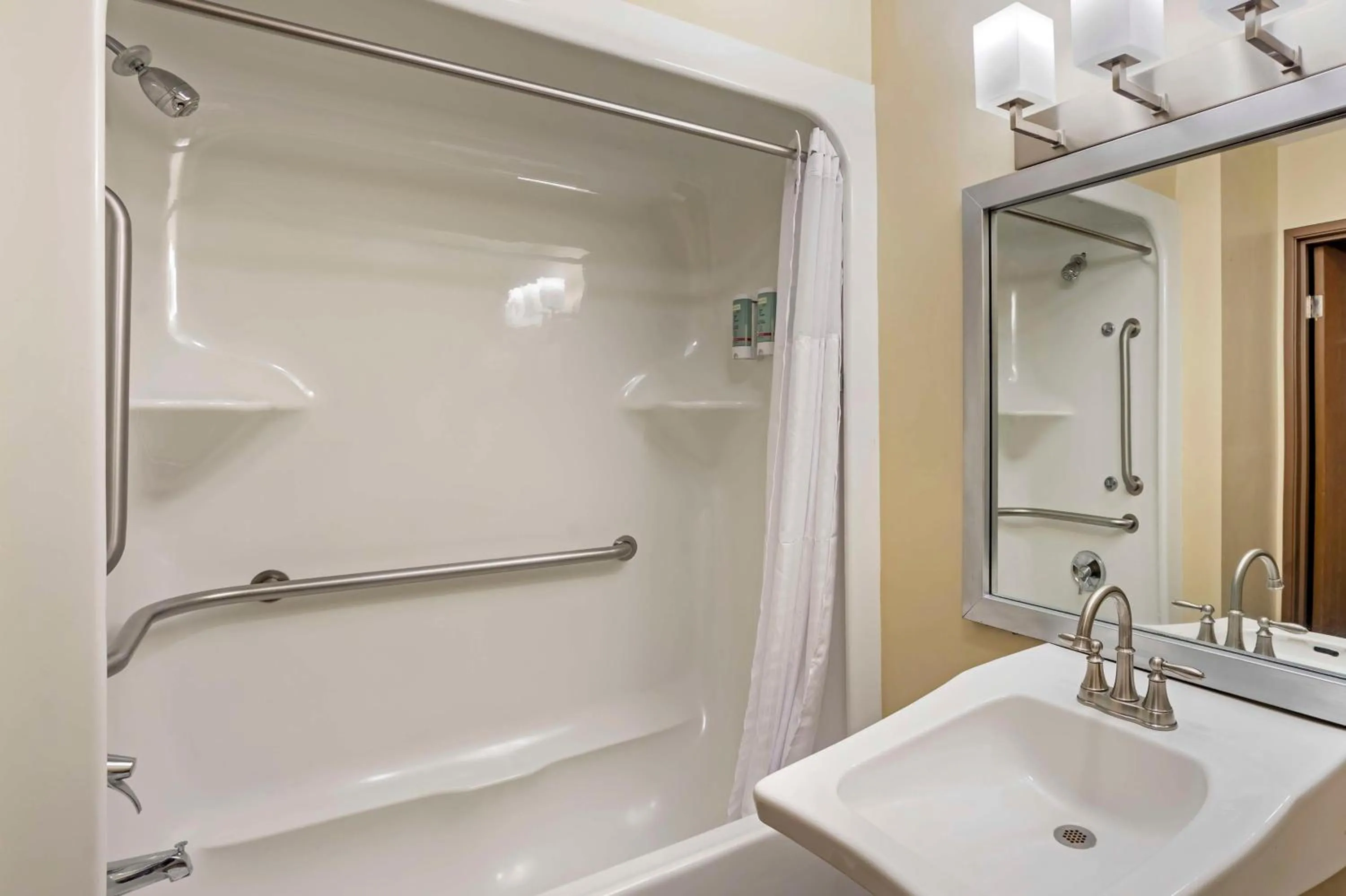 Bathroom in Best Western Monticello