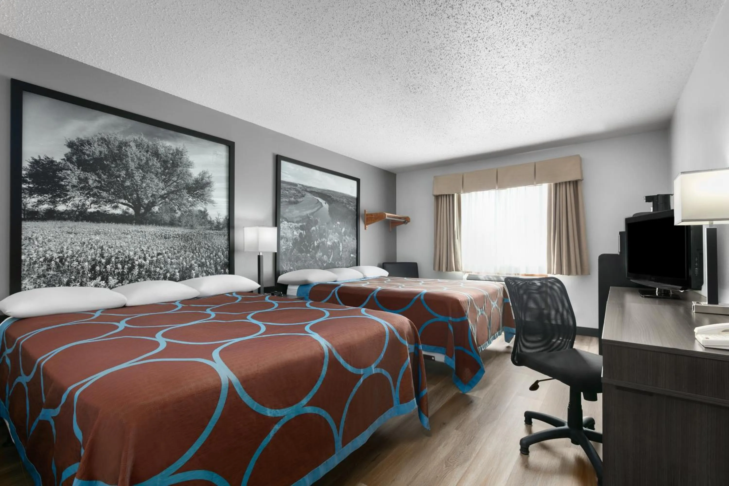 Bed in Super 8 by Wyndham Grapevine/DFW Airport Northwest