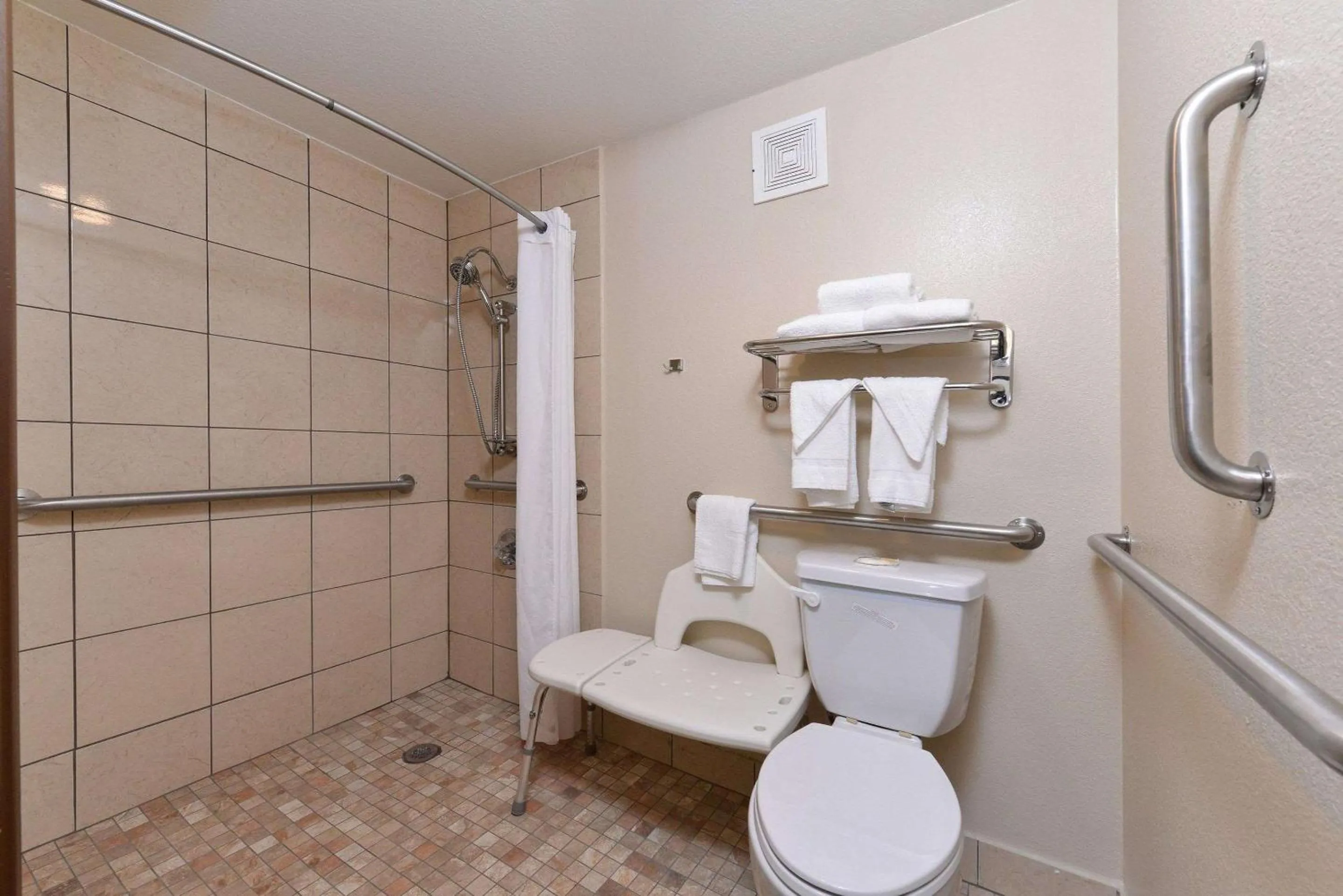 Bathroom in Quality Inn Appleton West