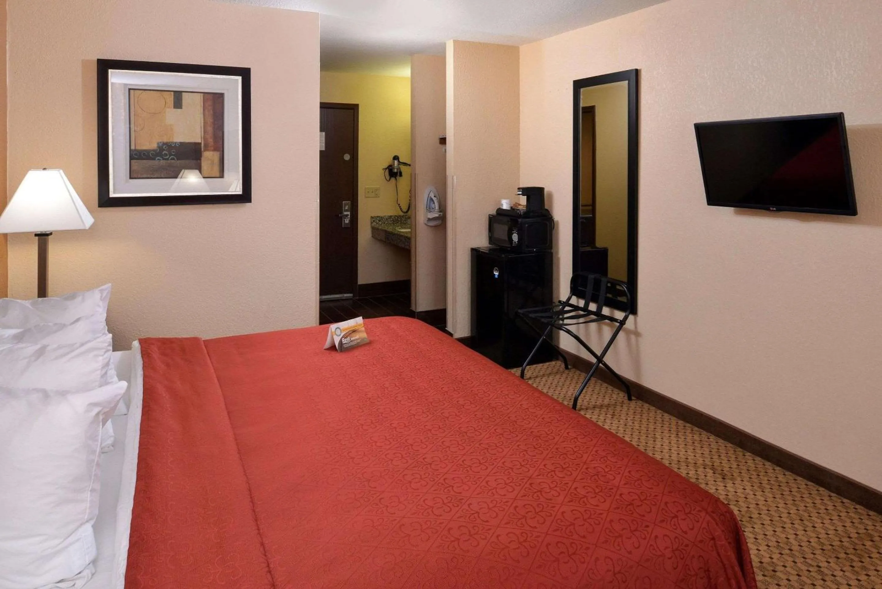 Photo of the whole room, Bed in Quality Inn Appleton West