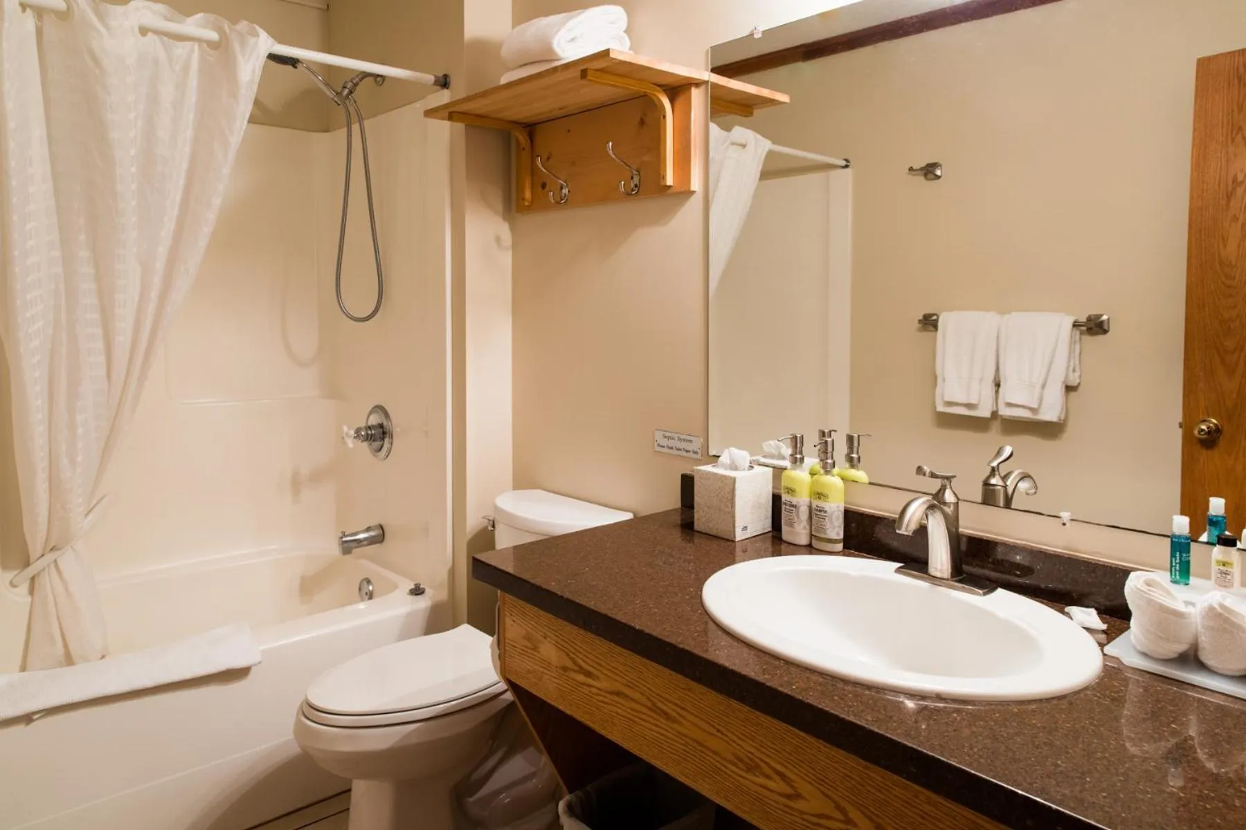 Glacier House Hotel & Resort