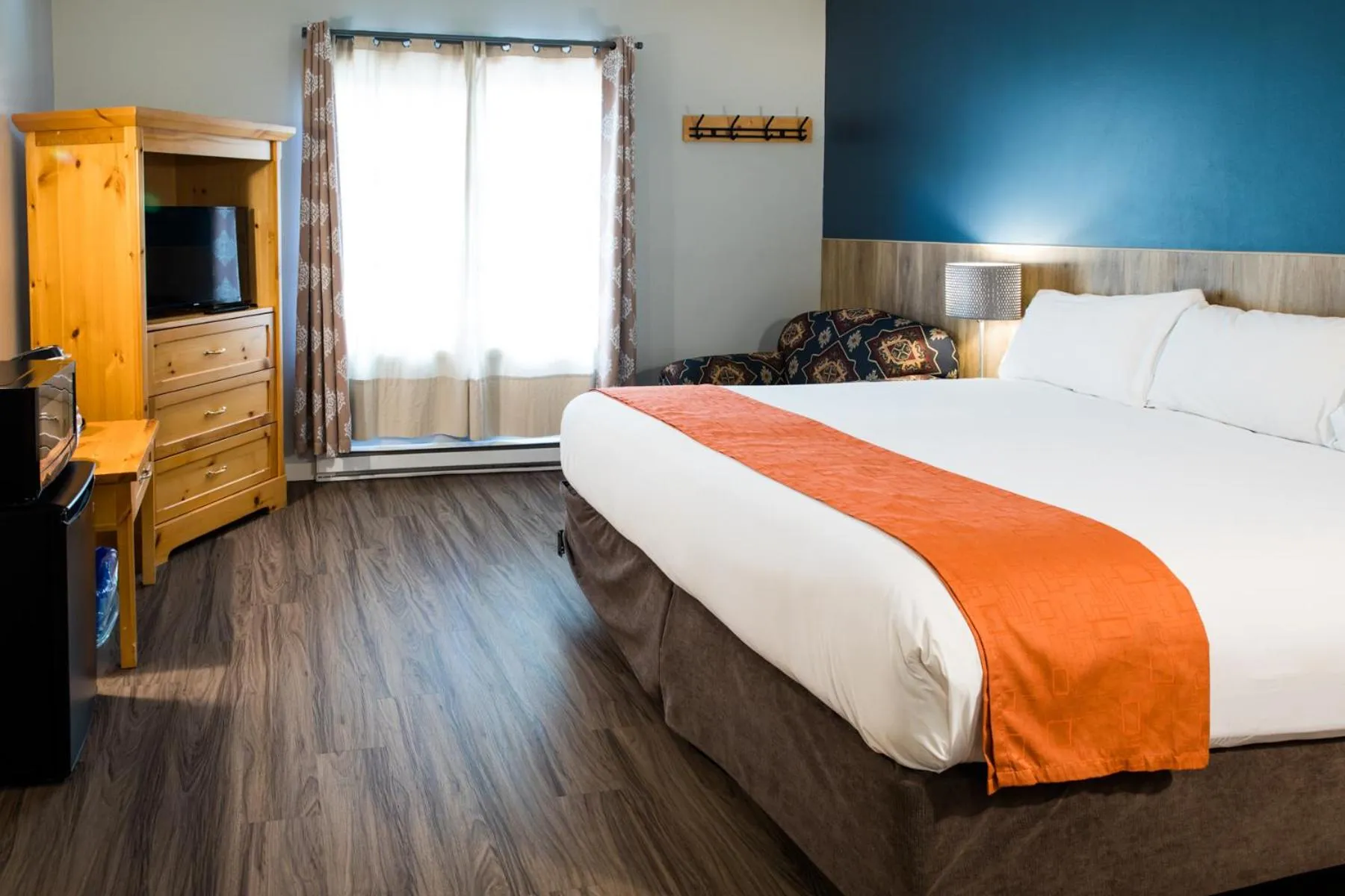 Bed in Glacier House Hotel & Resort