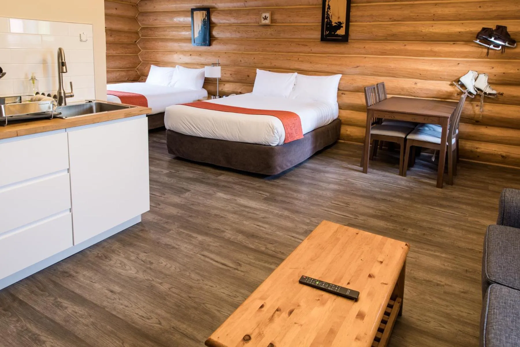 Bed in Glacier House Hotel & Resort