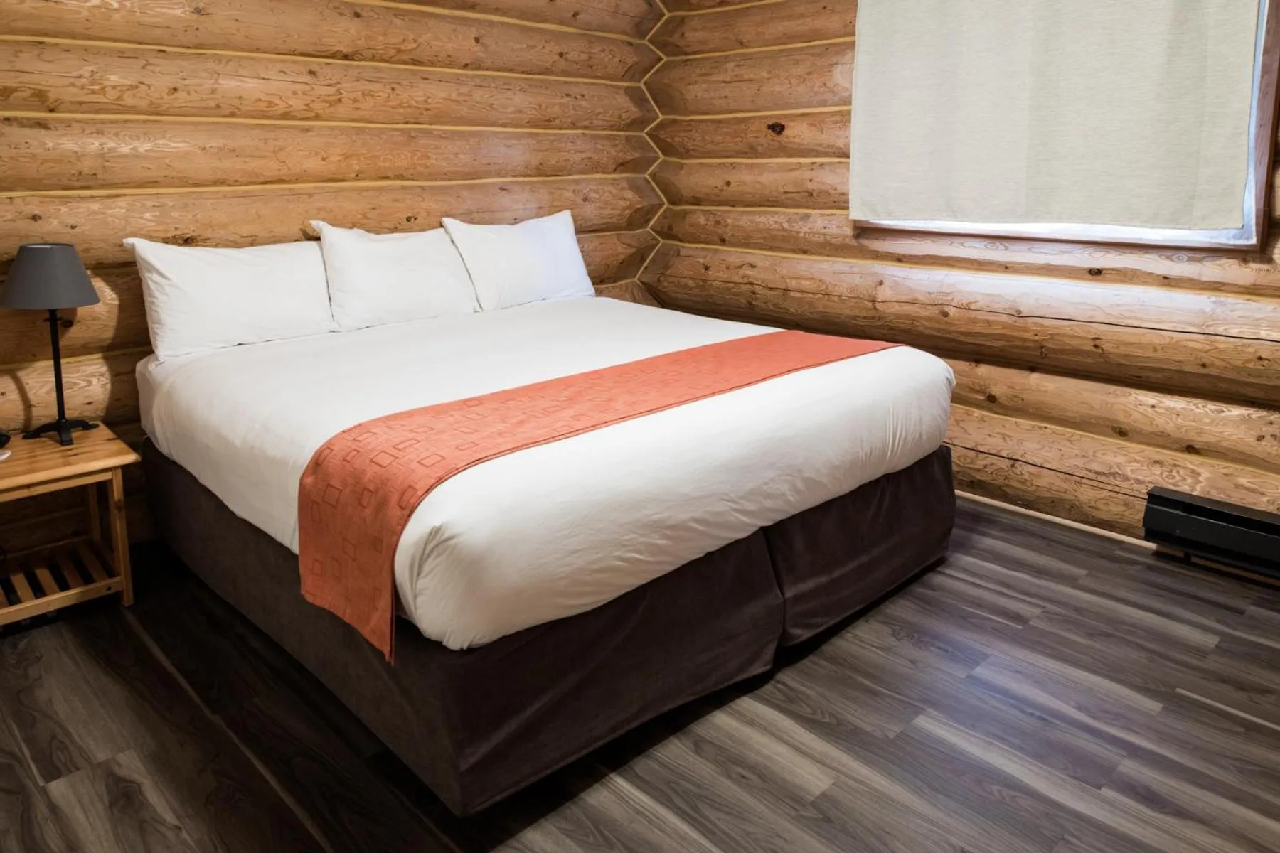 Bed in Glacier House Hotel & Resort