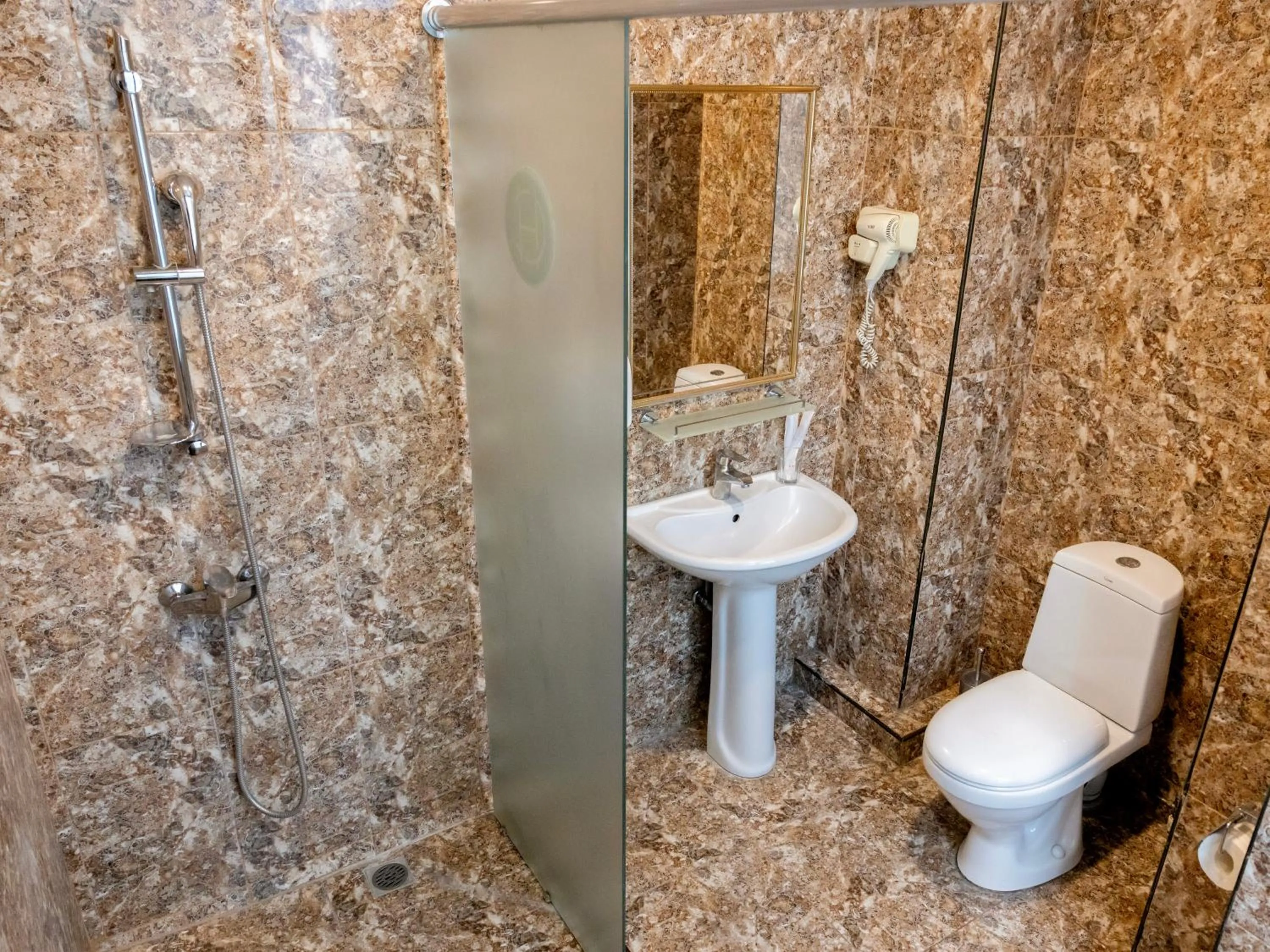 Shower in Comfort Hotel