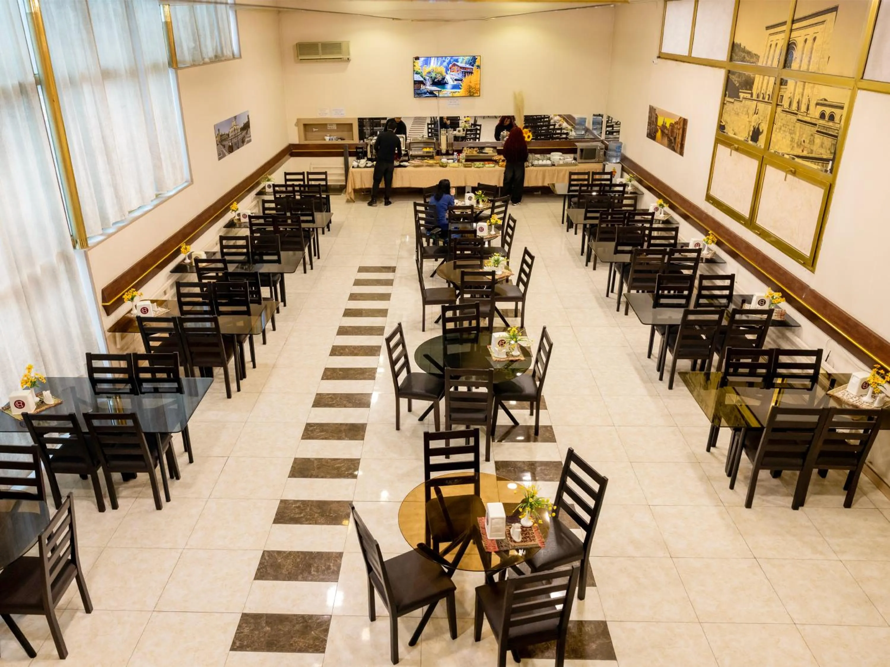 Restaurant/places to eat in Comfort Hotel