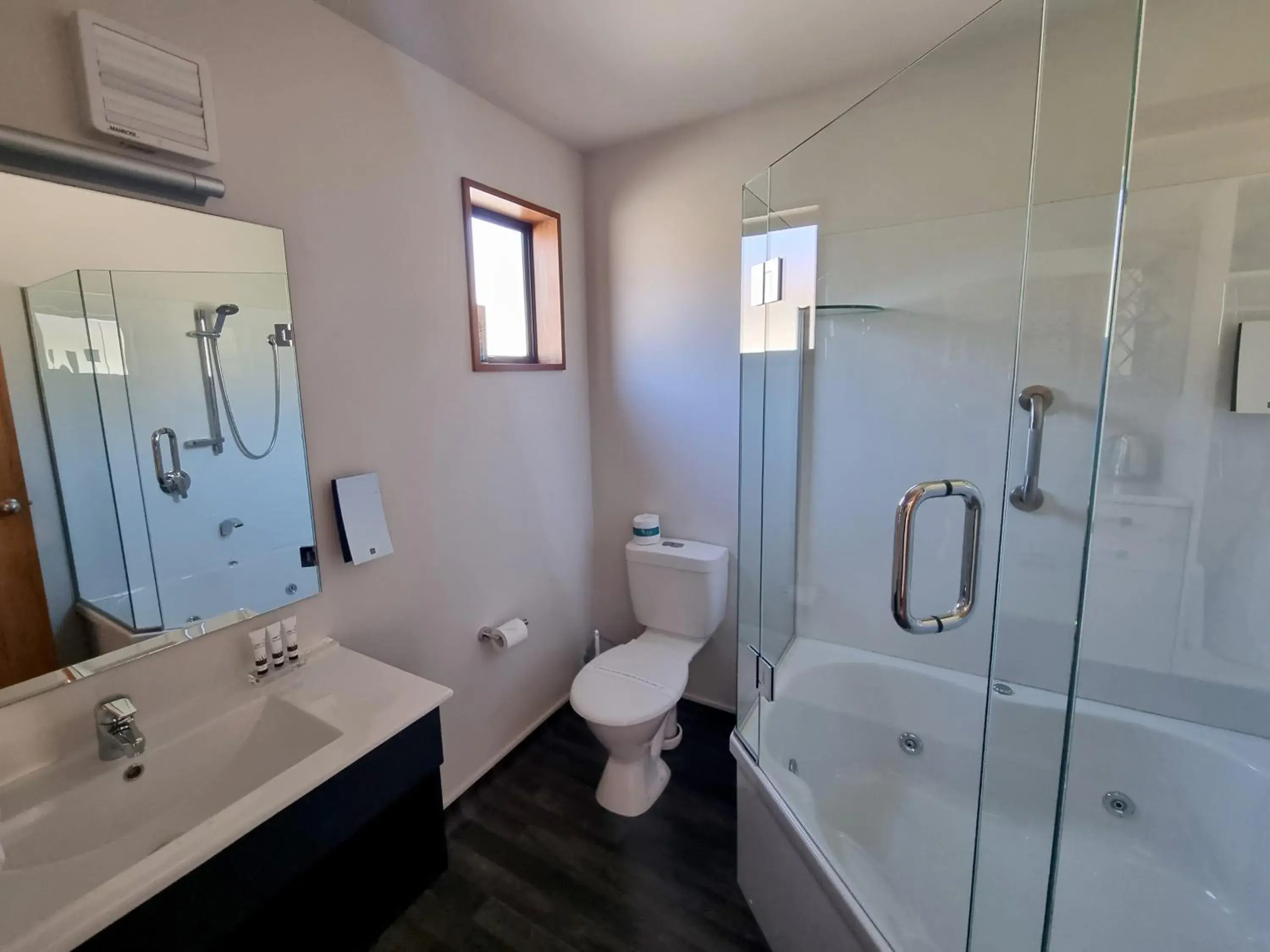 Studio with Spa Bath in ASURE Highpark Motor Inn Studio with Spa Bath in ASURE Highpark Motor Inn