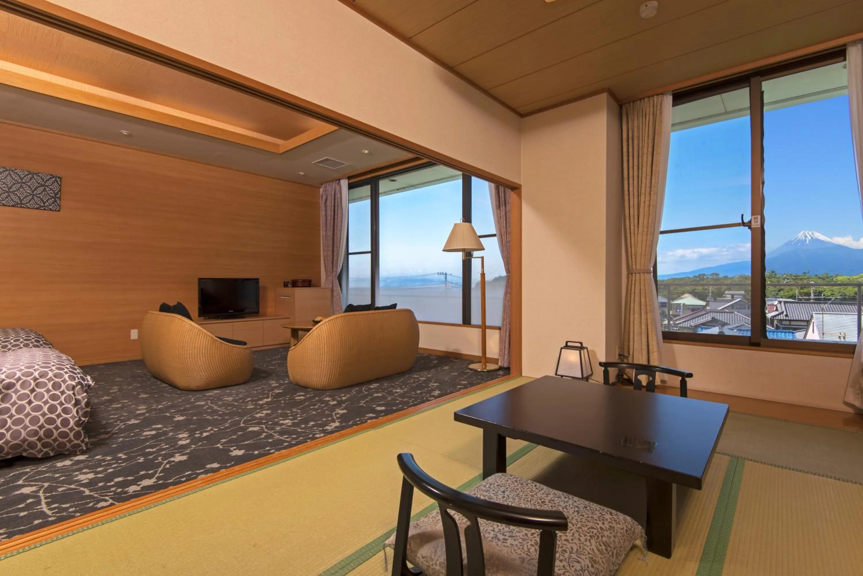 Photo of the whole room in KKR Numazu Hamayu