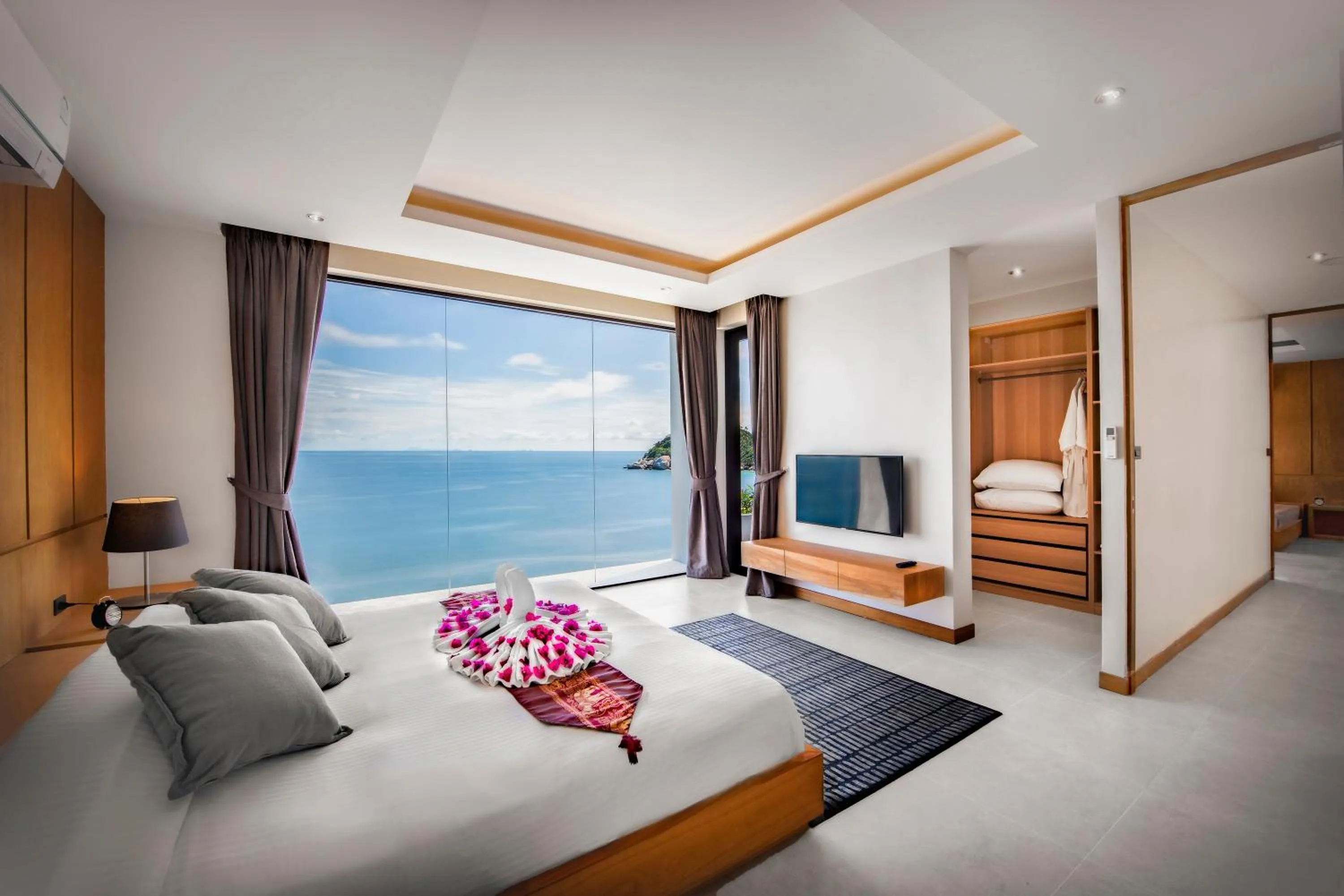 Bed in Jamahkiri Dive Resort & Spa