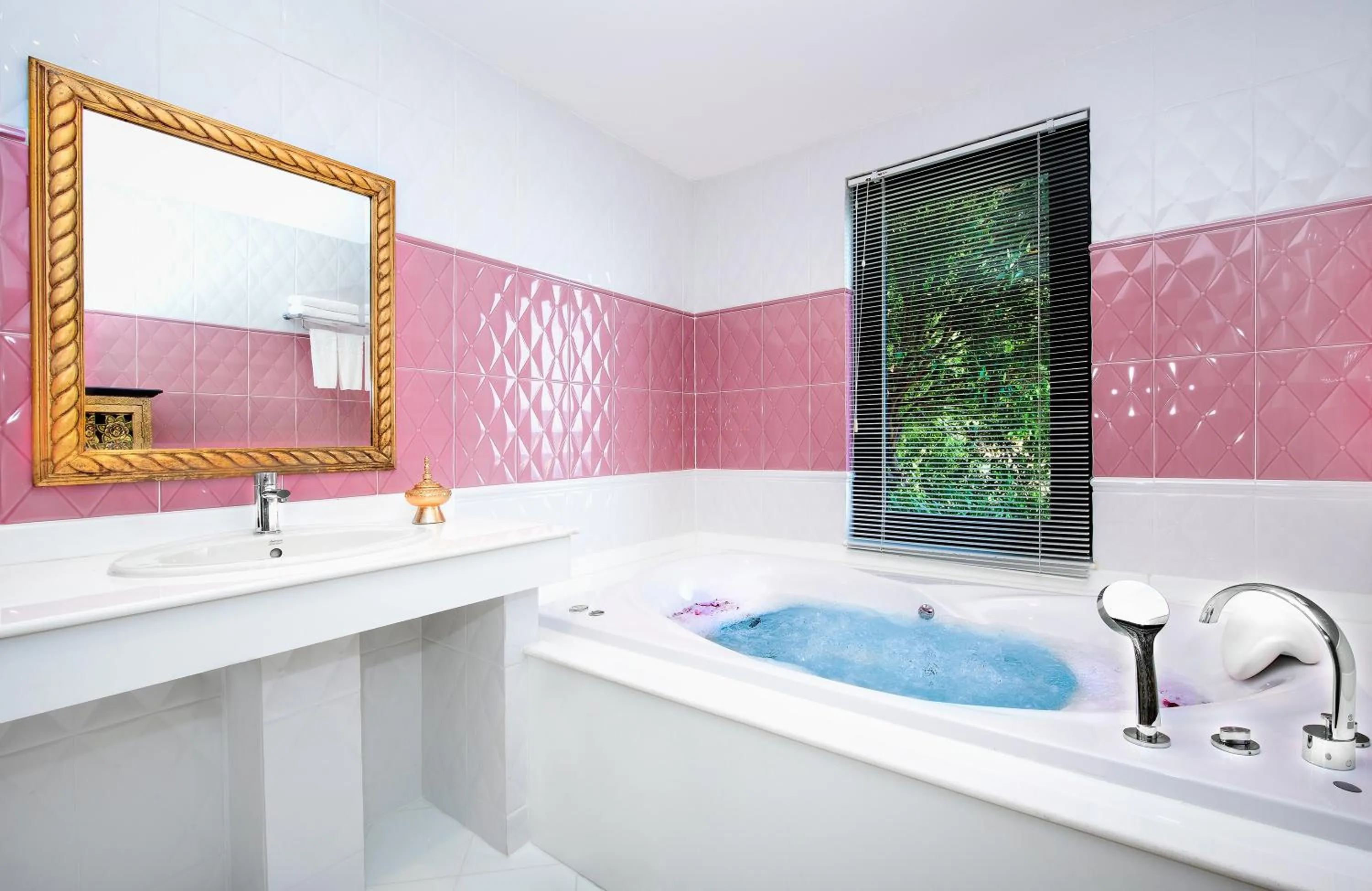 Bathroom in Jamahkiri Dive Resort & Spa