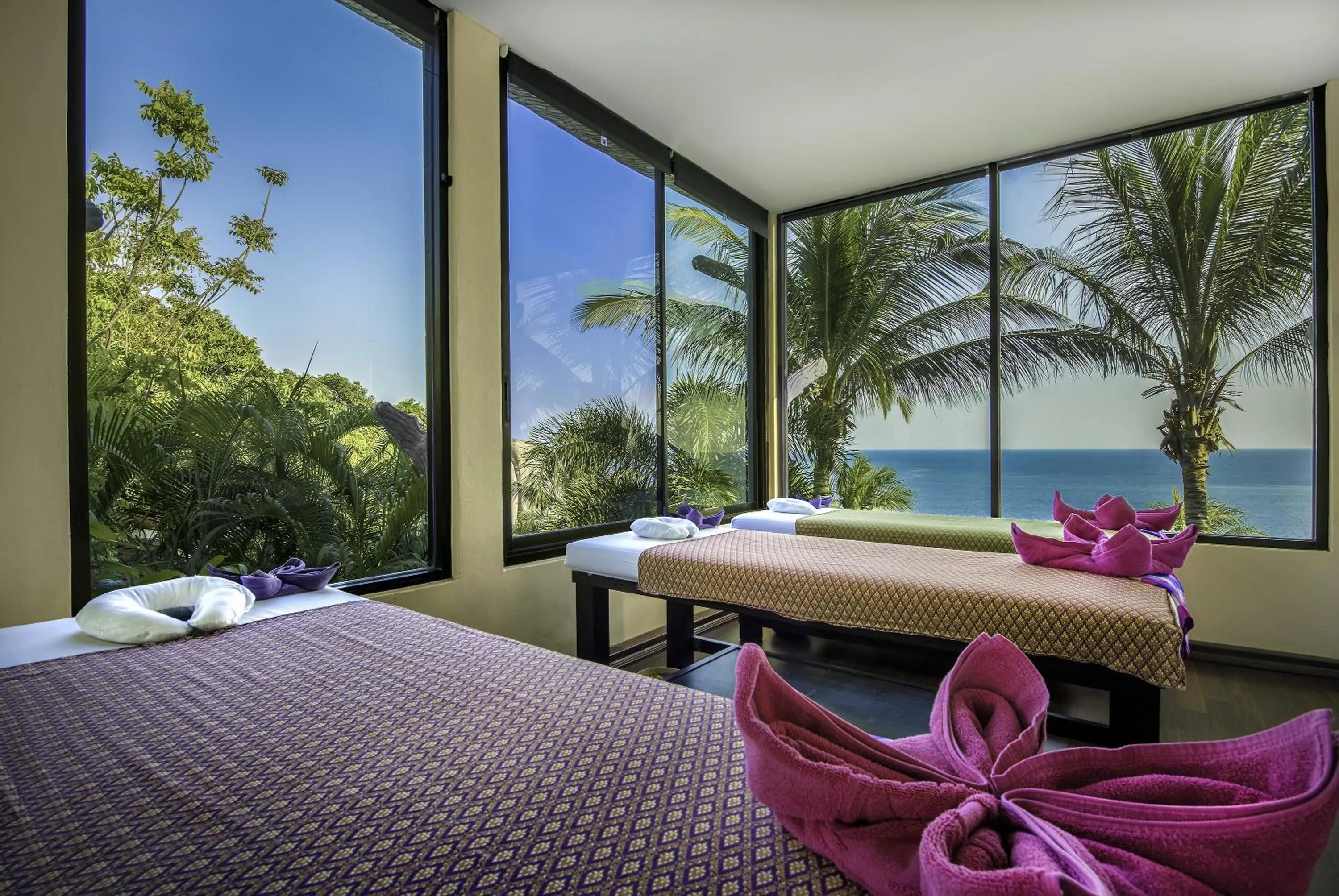 Massage, Bed in Jamahkiri Dive Resort & Spa