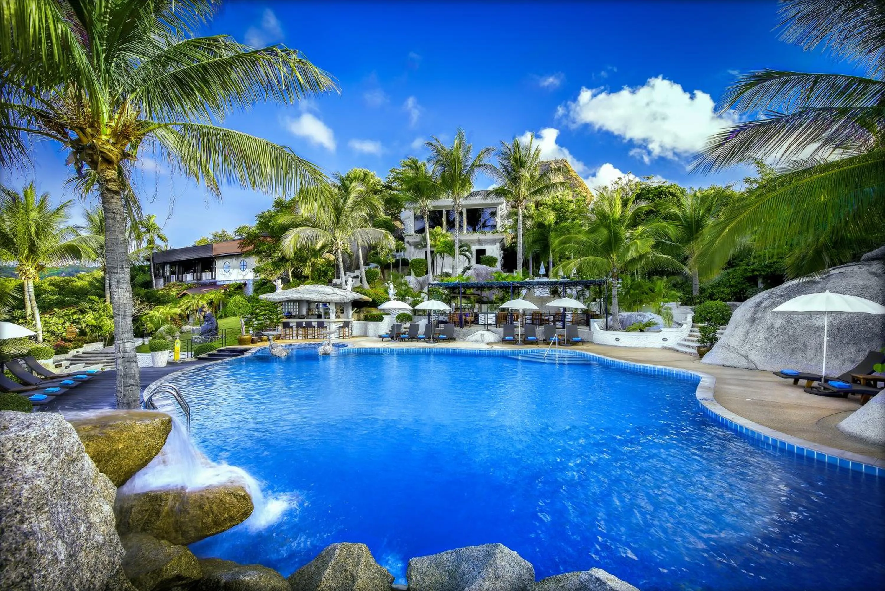 Swimming pool in Jamahkiri Dive Resort & Spa