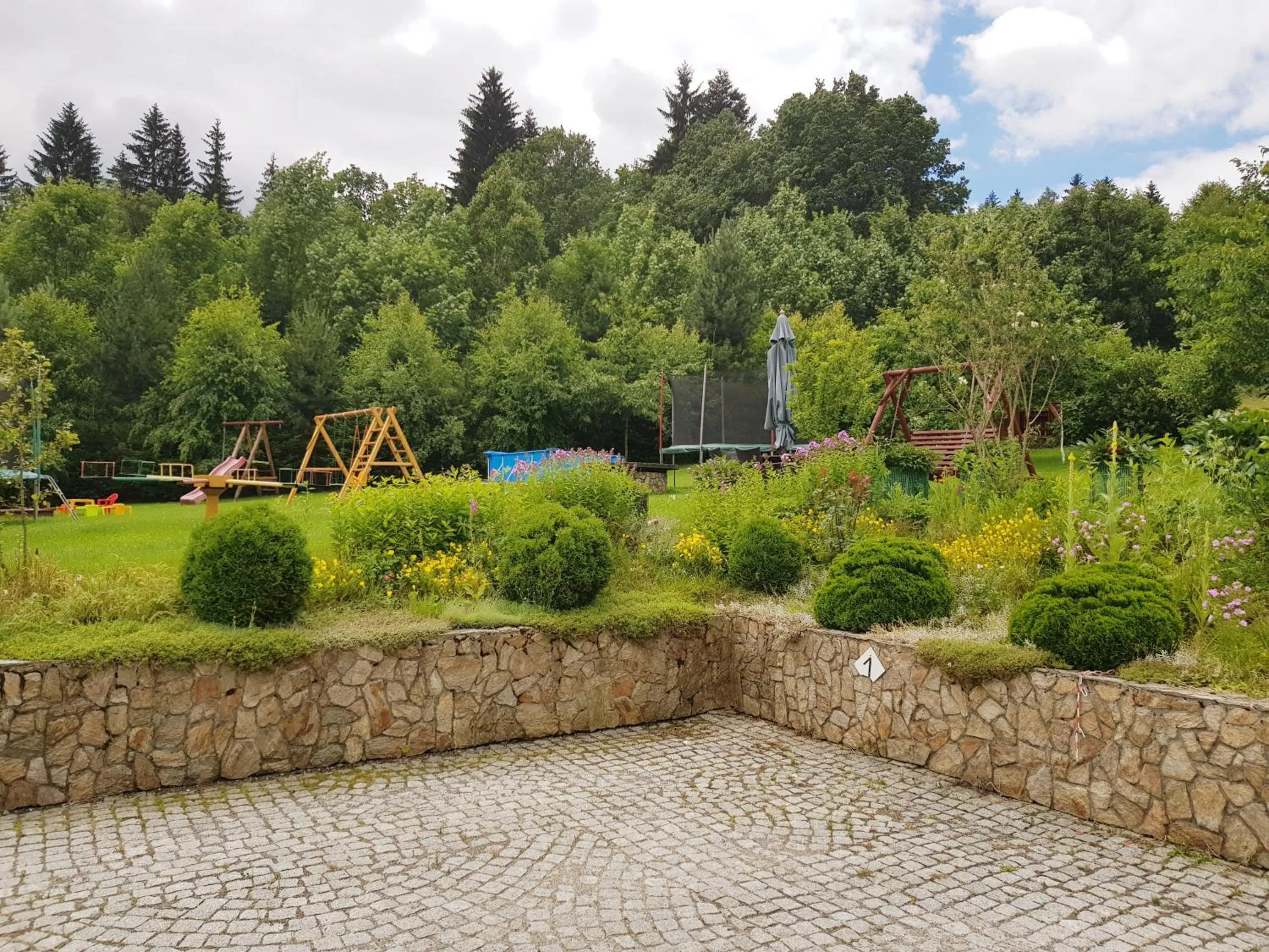 Children play ground in Apartamenty Dom na Wzgórzu Gardenia