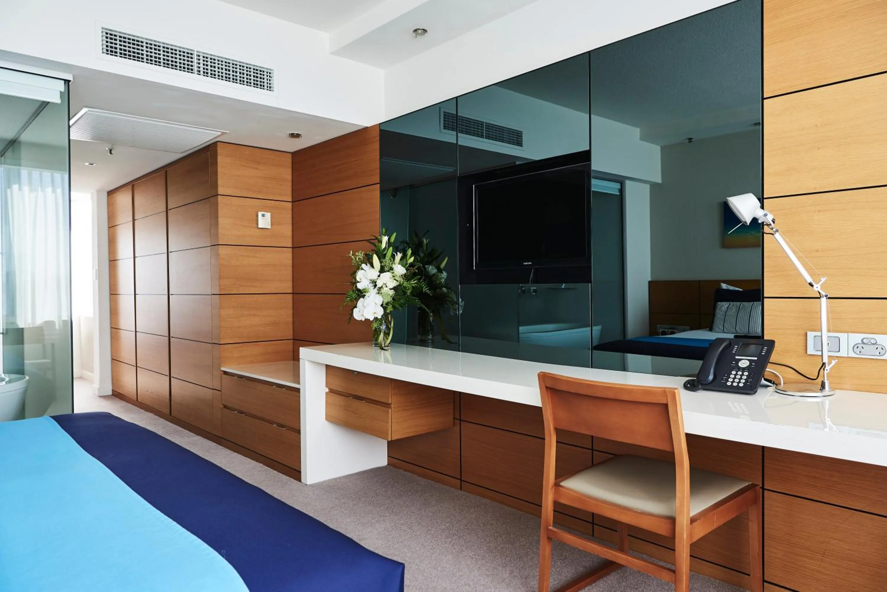 TV and multimedia, Bed in The Ville Resort - Casino