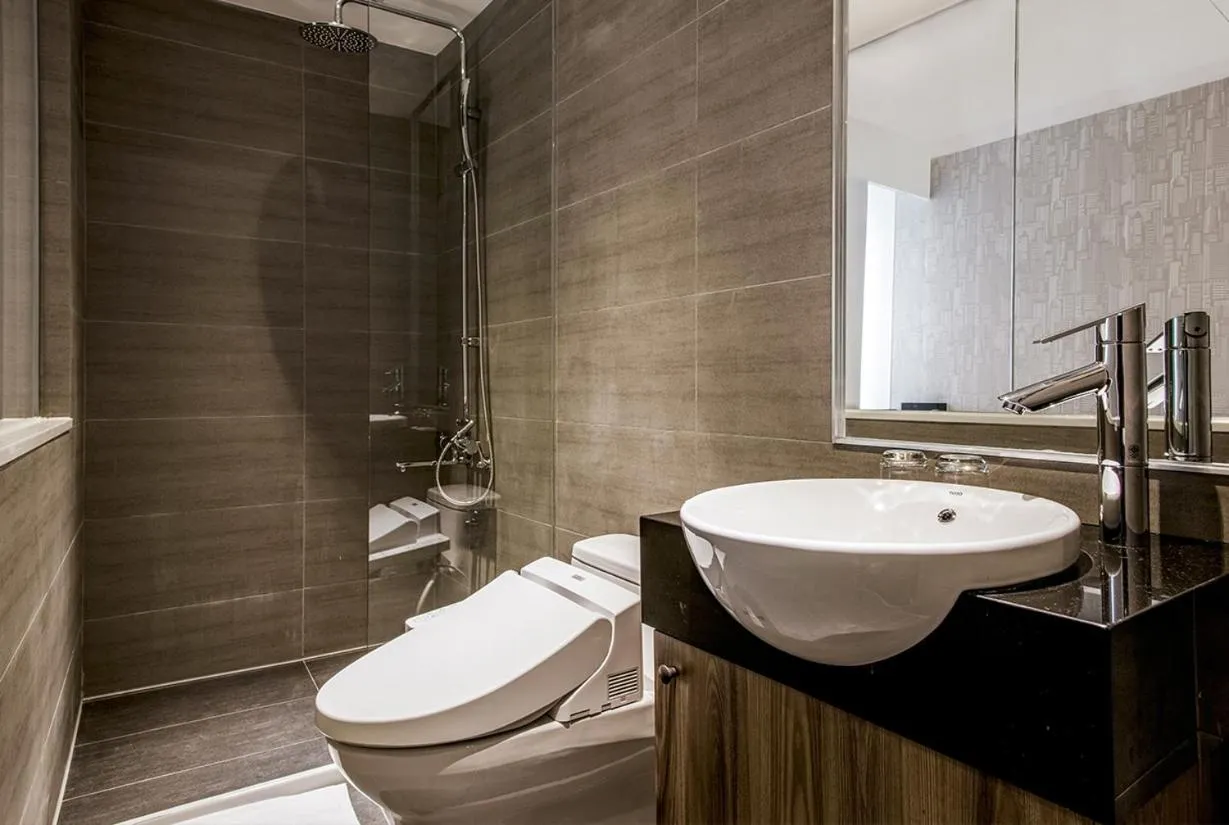 Shower in Wonstar Hotel